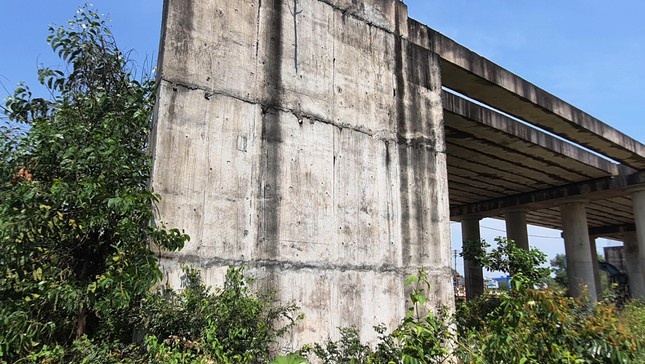 cau vuot duong sat anh 1