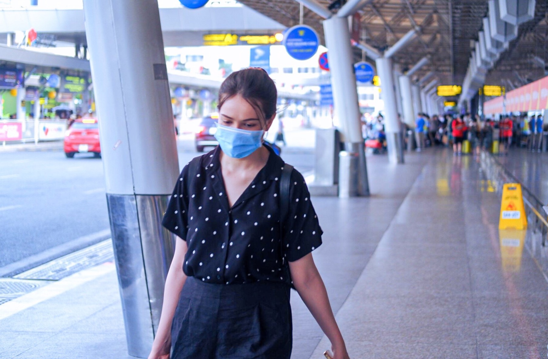 San bay, ben xe o TP.HCM vang khach can dip gio To hinh anh