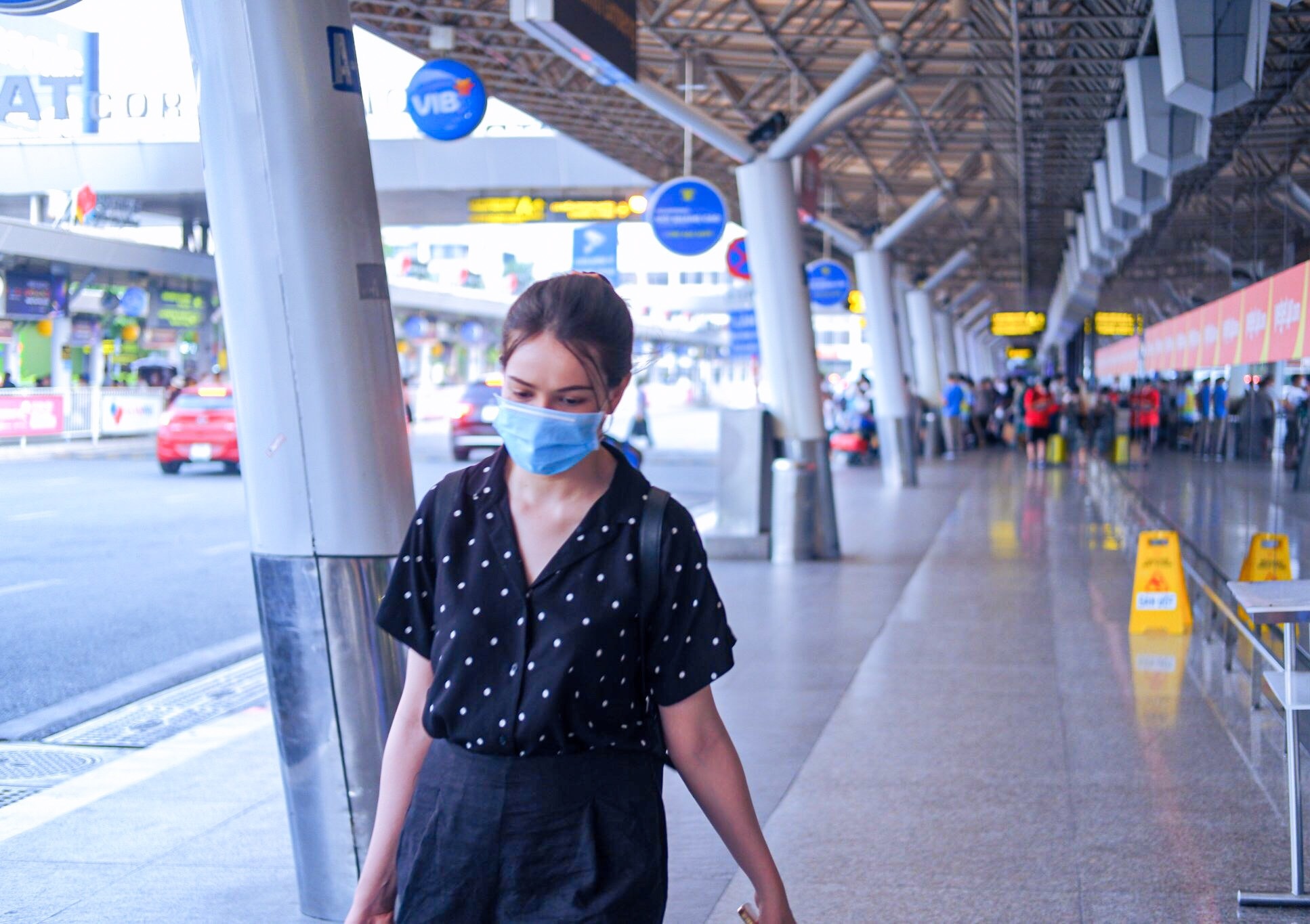 ben xe san bay vang khach anh 1