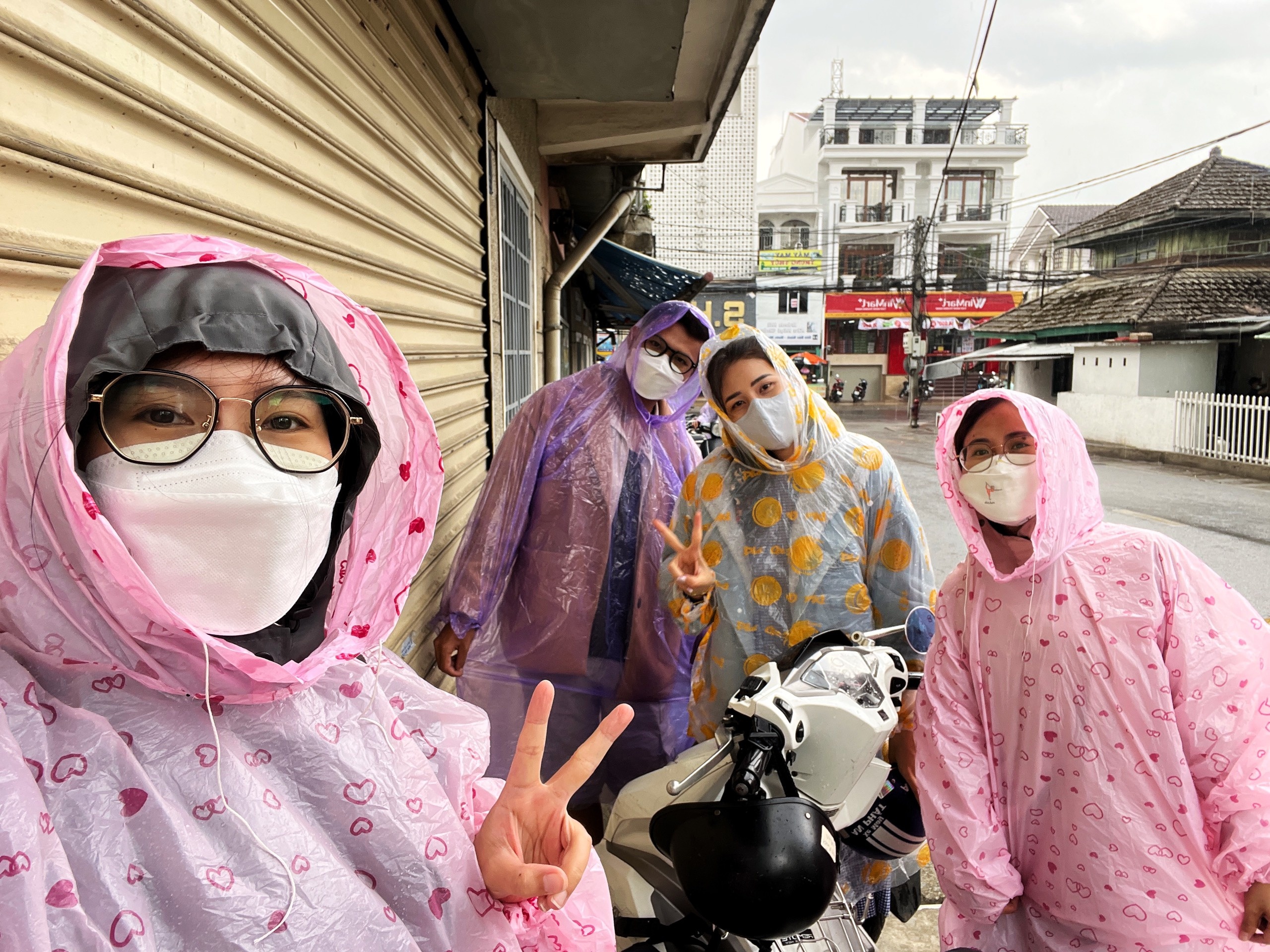 Khach huong tron 'combo' ket xe, mua va ngap duong khi du lich dip le hinh anh