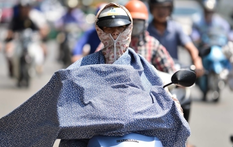 TP.HCM co tia cuc tim cao vao buoi trua, chieu toi mua dong hinh anh