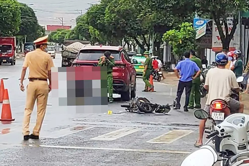 Livestream khi lai oto,  gay tai nan khien nu sinh lop 10 tu vong anh 1