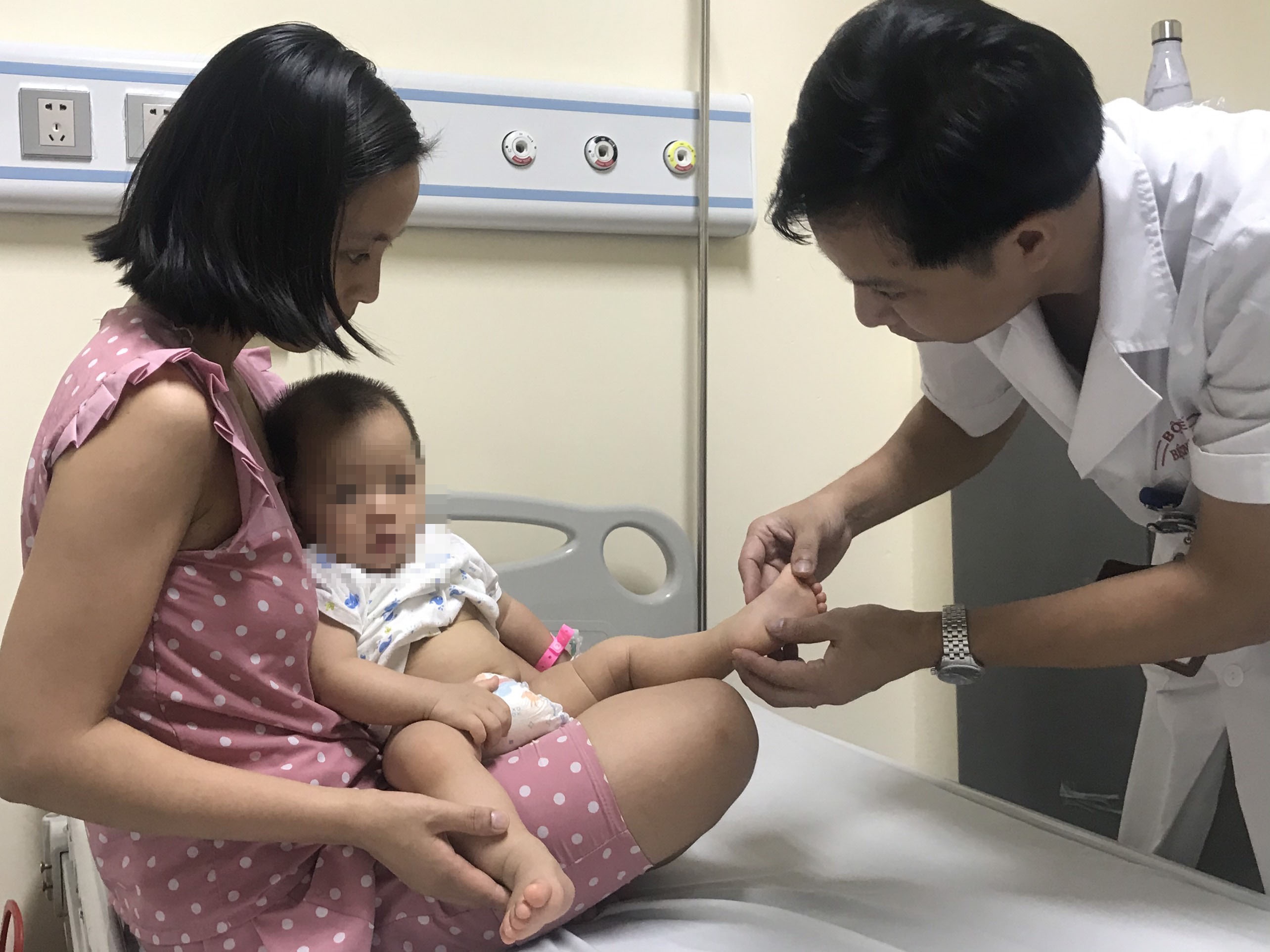 Tay chan mieng lay voi toc do nhanh, nhieu tre o Ha Noi mac benh hinh anh