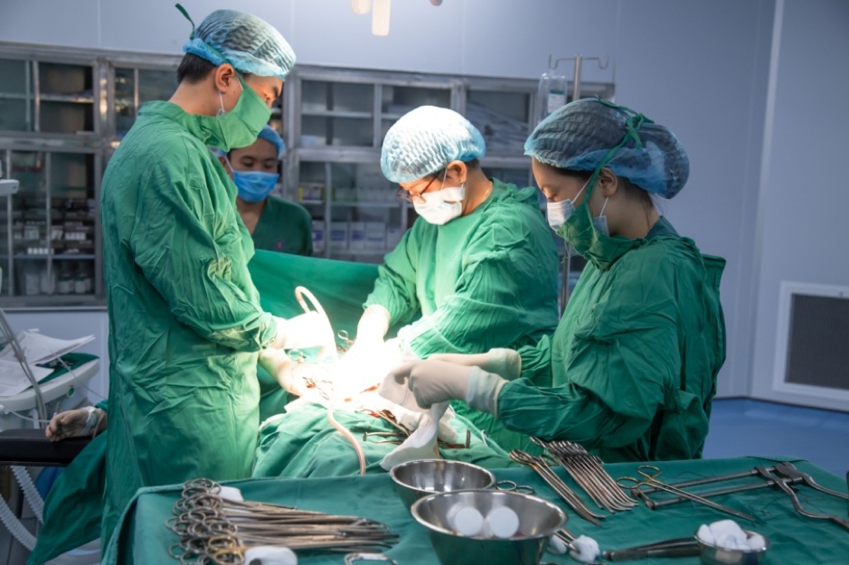 cắt bỏ khối u buồng trứng,   ảnh 1 cat bo khoi u buong trung, anh 1
