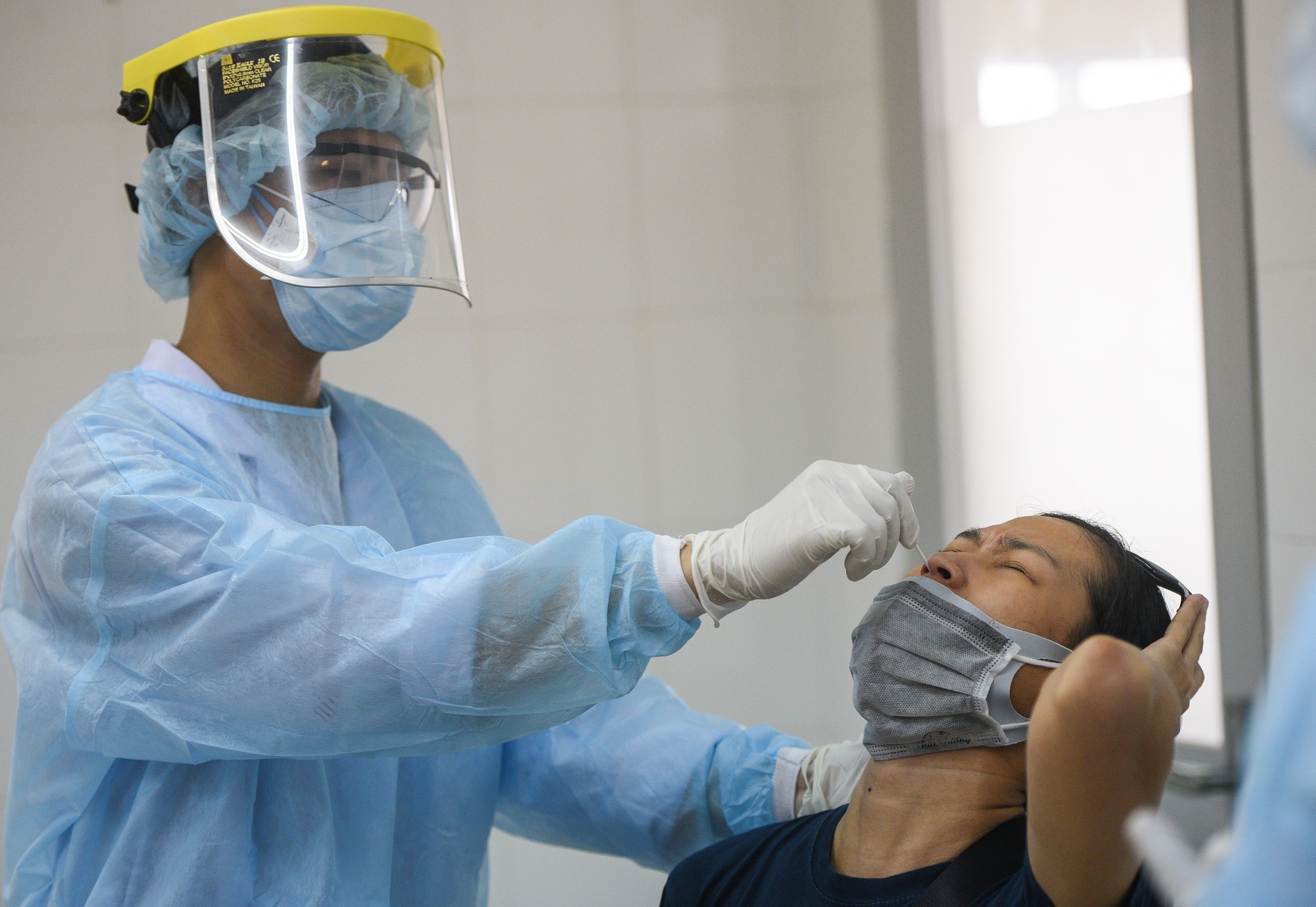 Benh nhan Covid-19 duoc xuat vien khi nao? hinh anh