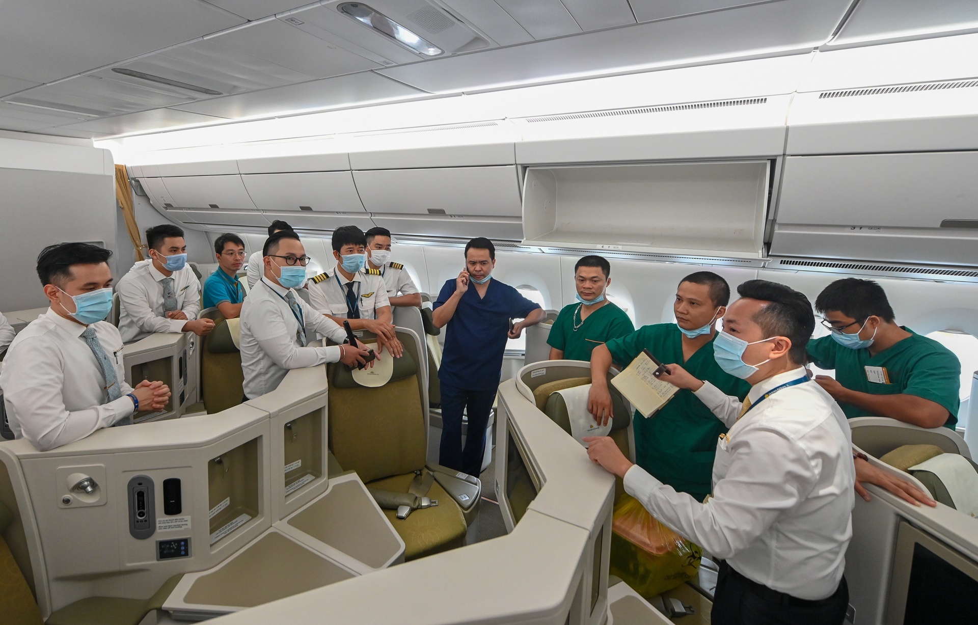 đoàn bay guinea xích đạo âm tính với virus ảnh 1 doan bay guinea xich dao am tinh voi virus anh 1