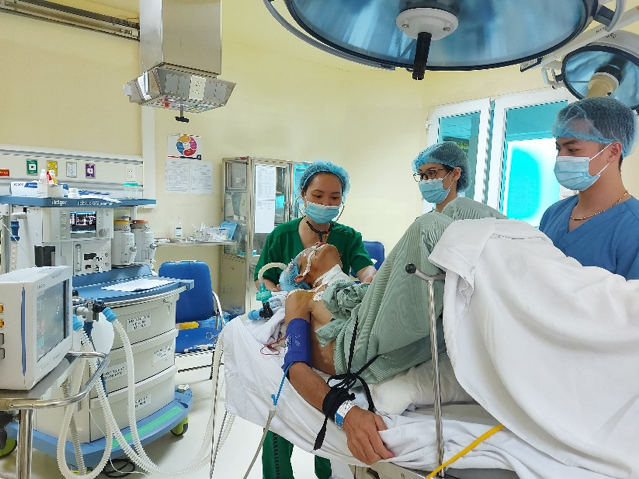 nguoi dan ong gu lung 90 do anh 2