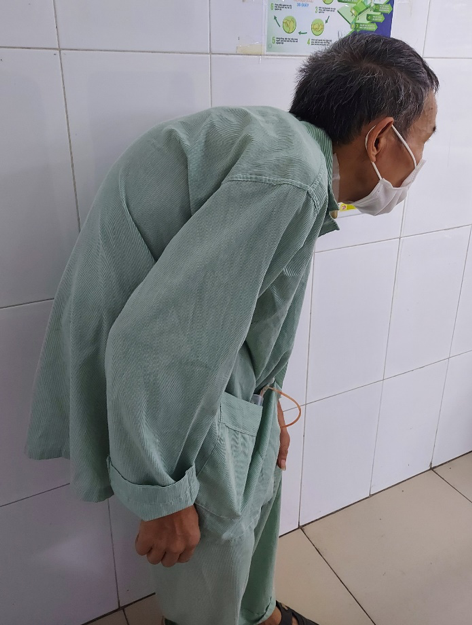 nguoi dan ong gu lung 90 do anh 1