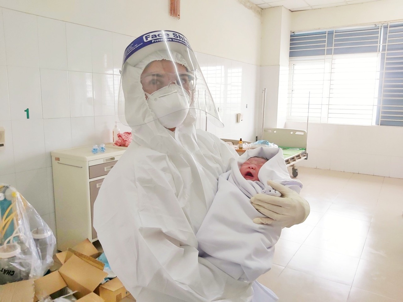 benh nhan covid-19 sinh con anh 1