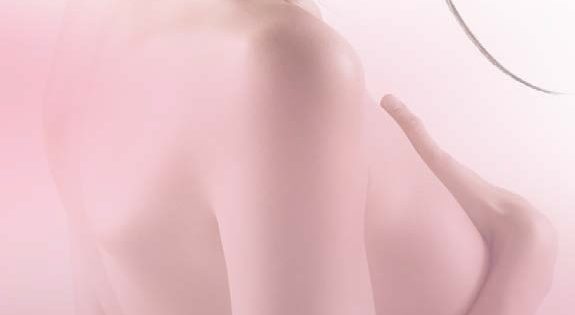 Nguoi phu nu mang bo nguc khong lo suot 28 nam hinh anh