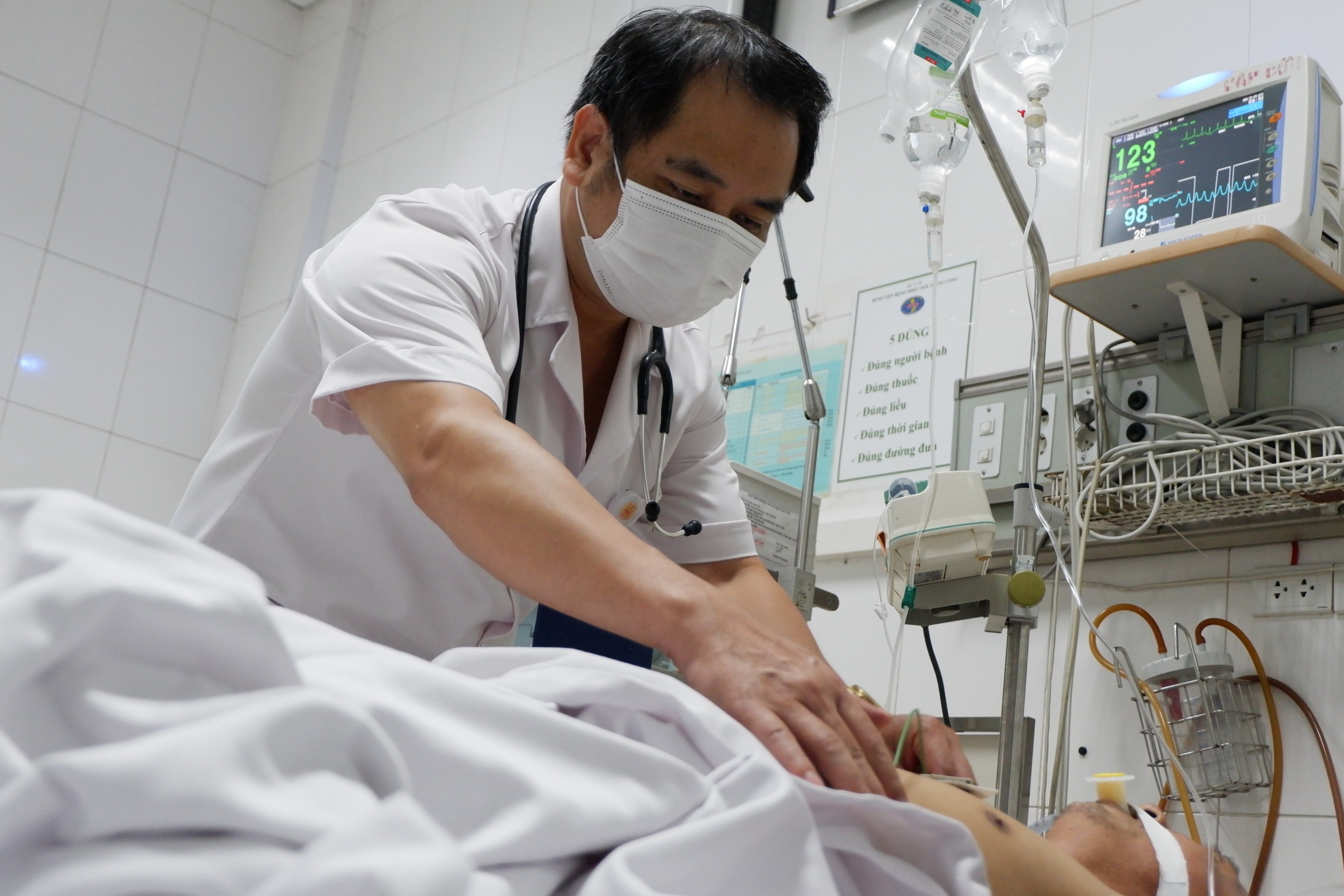 cong dan uu tu nguyen trung cap anh 3