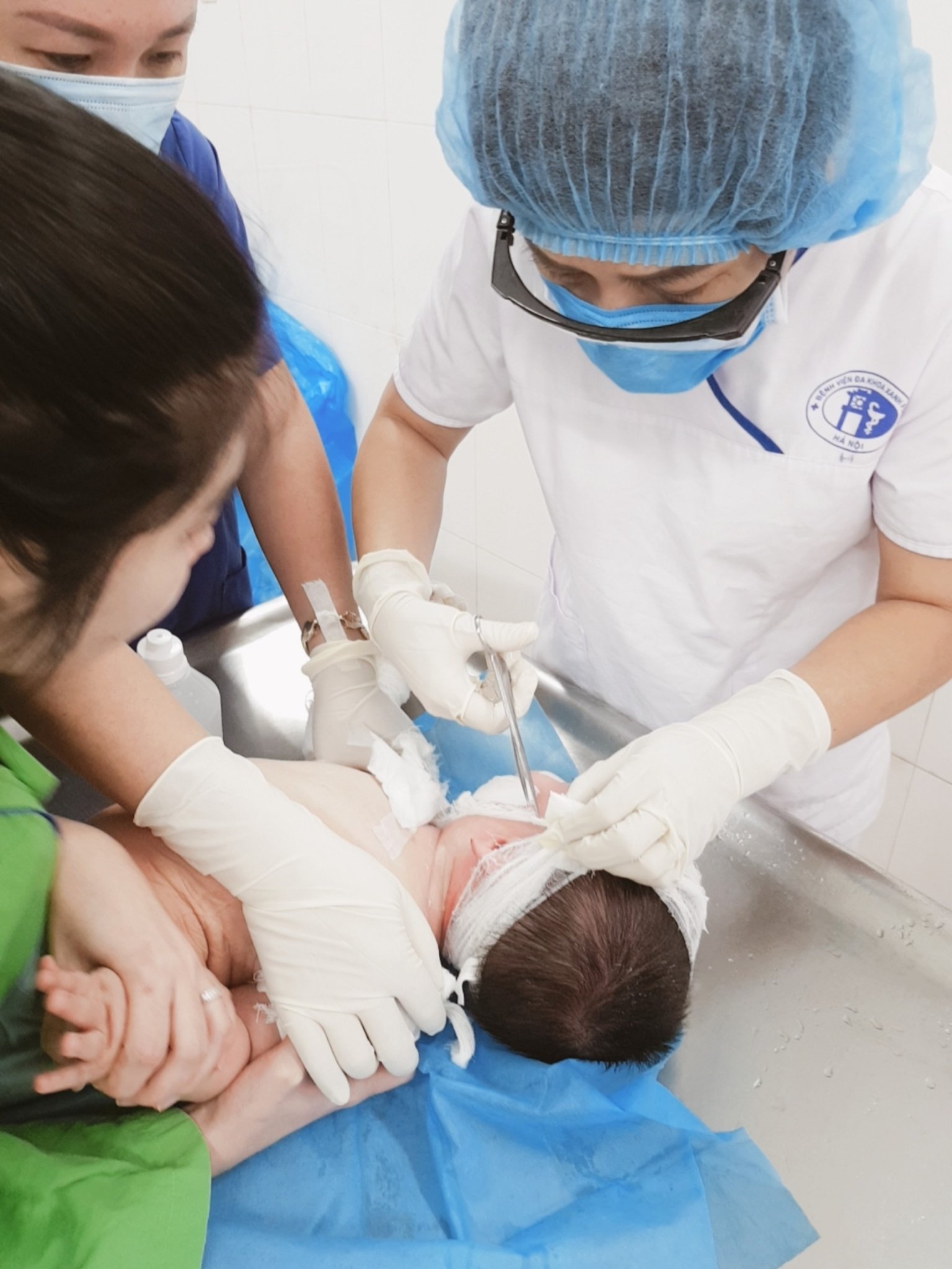 trẻ bỏng nước sôi ảnh 1 tre bong nuoc soi anh 1