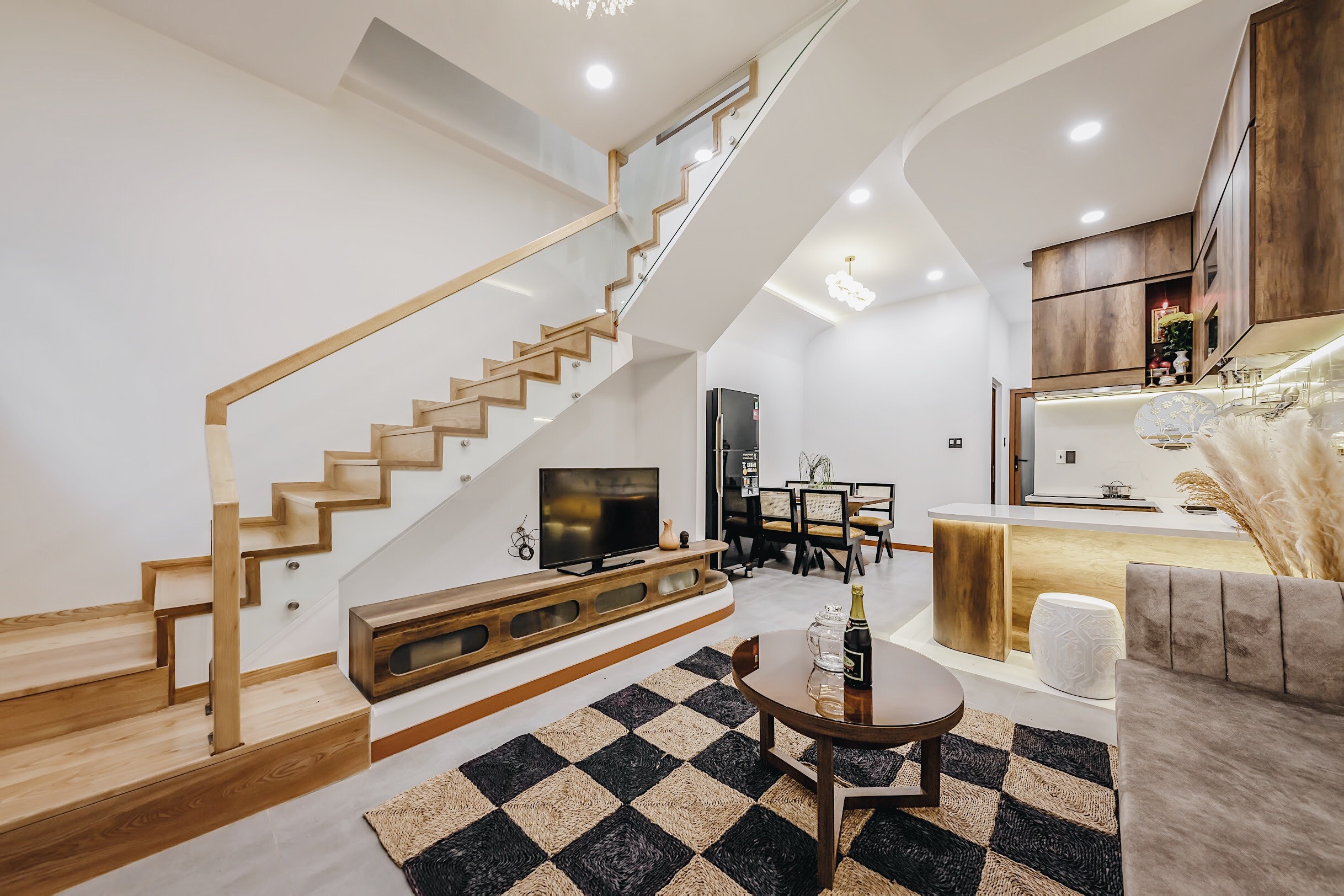 Kien truc su tre cai tao can nha cu tang ba me tai Nha Trang hinh anh