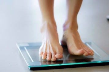 Dung thuoc mua qua mang, nguoi phu nu sut con 36 kg hinh anh