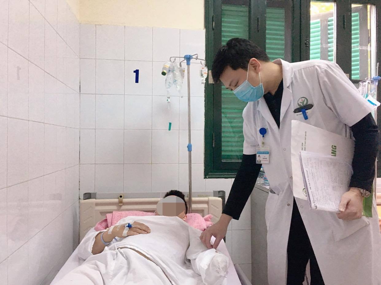 Hai nguoi bi thuong nang do no khi gas hinh anh