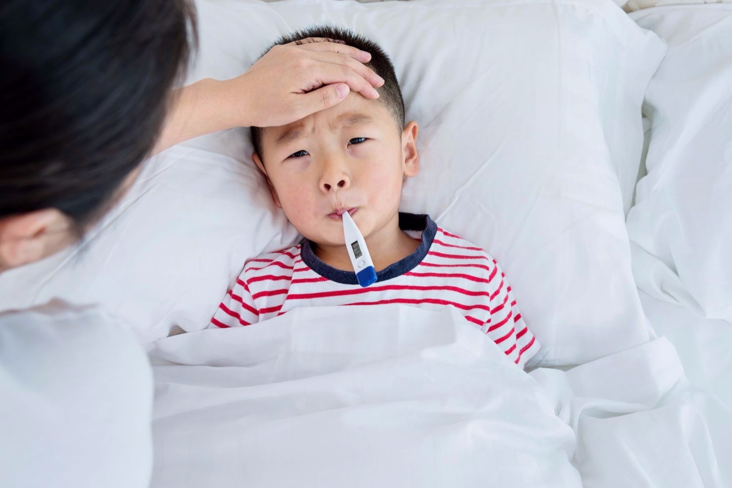 Sai lam cua nguoi lon khien tre de om nang khi troi ret hinh anh