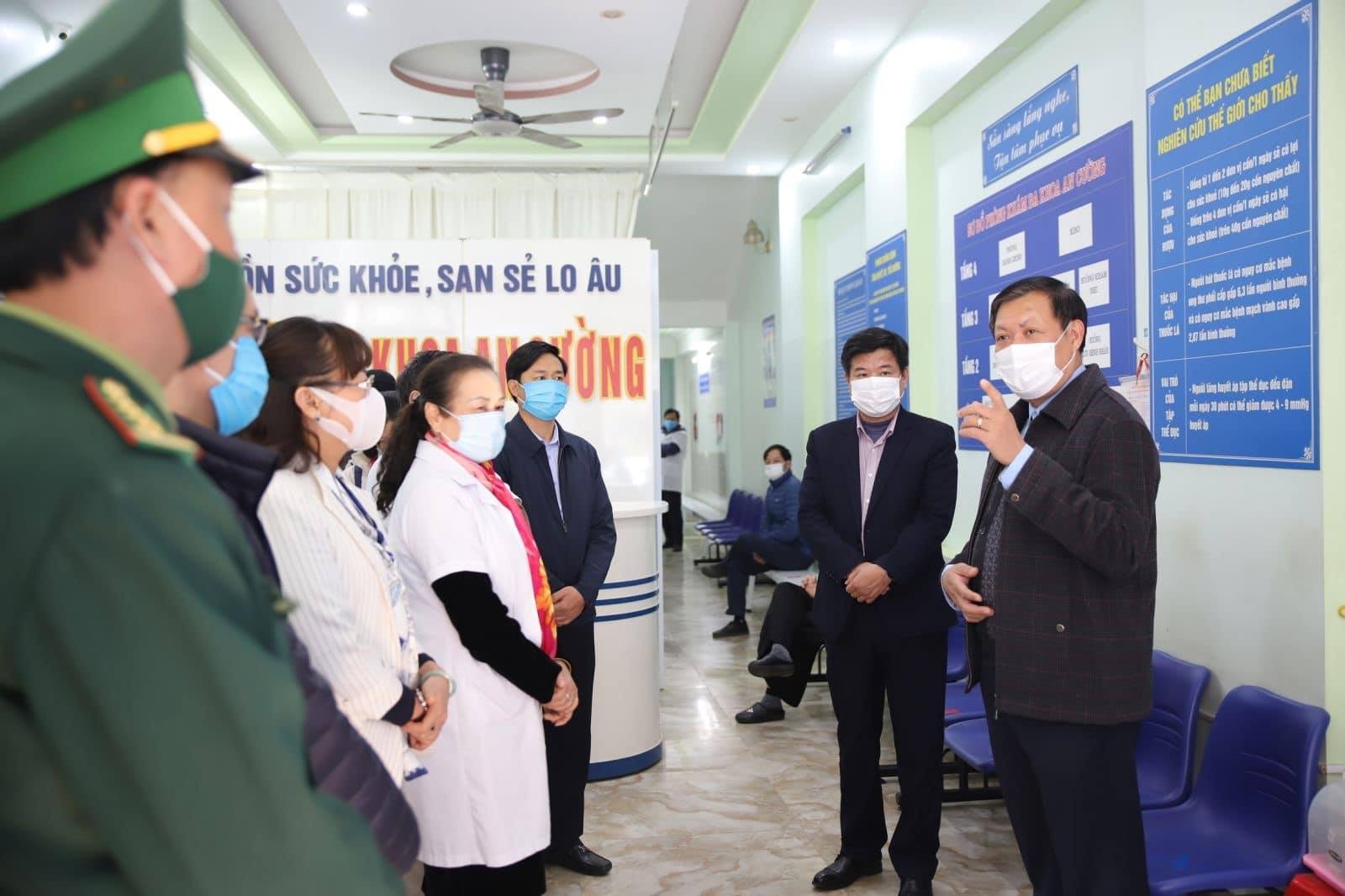 Thu truong Bo Y te: 'Lao Cai co nguy co lay lan dich rat cao' hinh anh