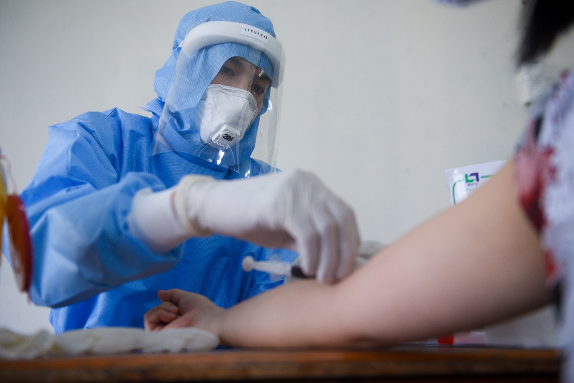 Nguoi phu nu tro ve tu Indonesia mac Covid-19 hinh anh