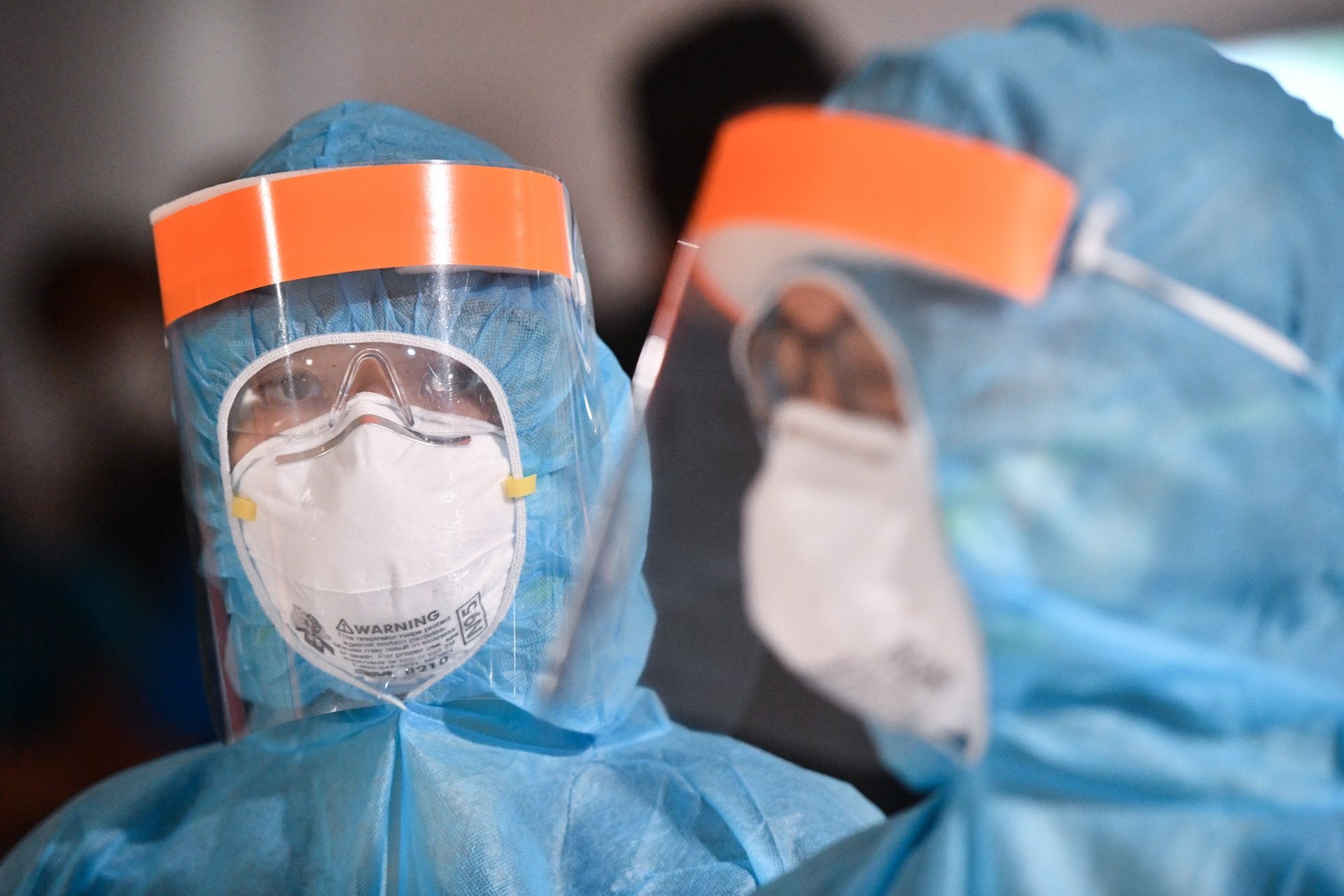 Nguoi thuoc dien F3, F4 co can cach ly? hinh anh