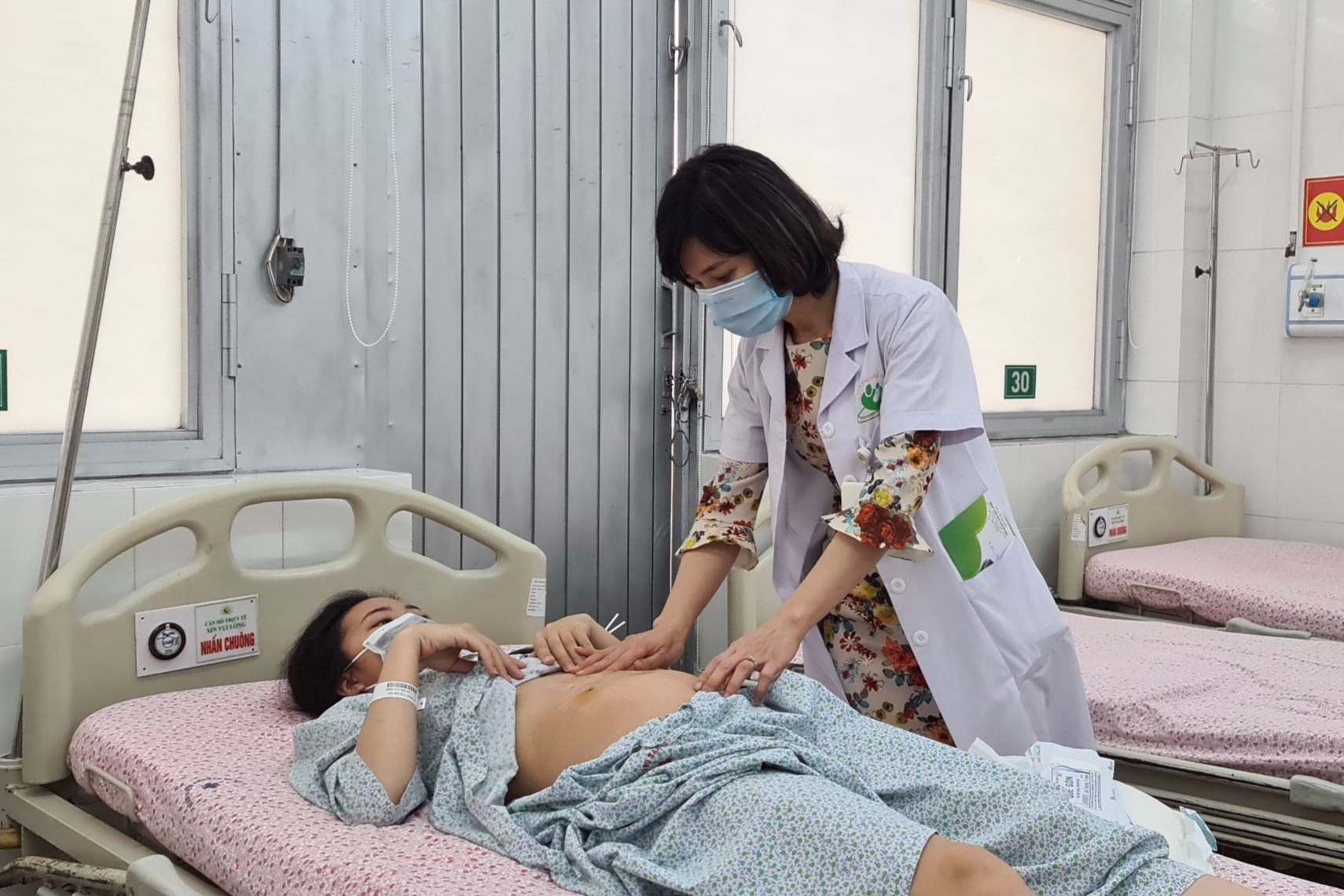mổ nội soi cho thai phụ u buồng trứng ảnh 1 mo noi soi cho thai phu u buong trung anh 1
