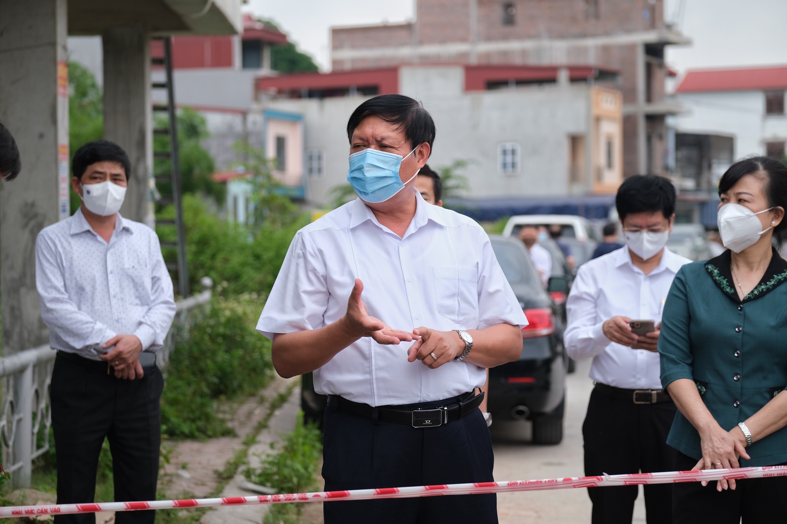 Thu truong Bo Y te: 'Bac Ninh khong duoc de lot F1 ra cong dong' hinh anh
