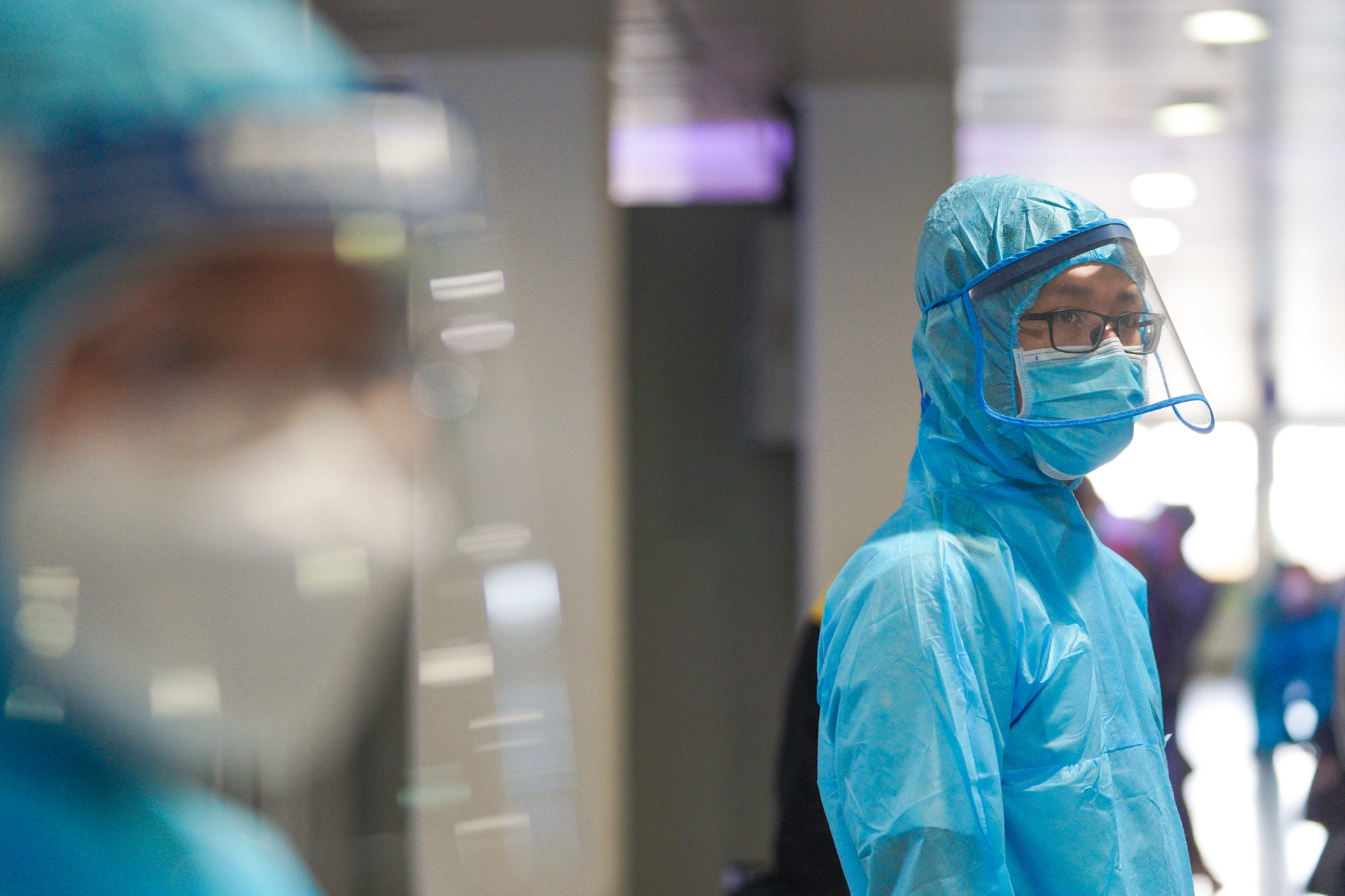 Nguoi dan ong tu My ve mac Covid-19 hinh anh