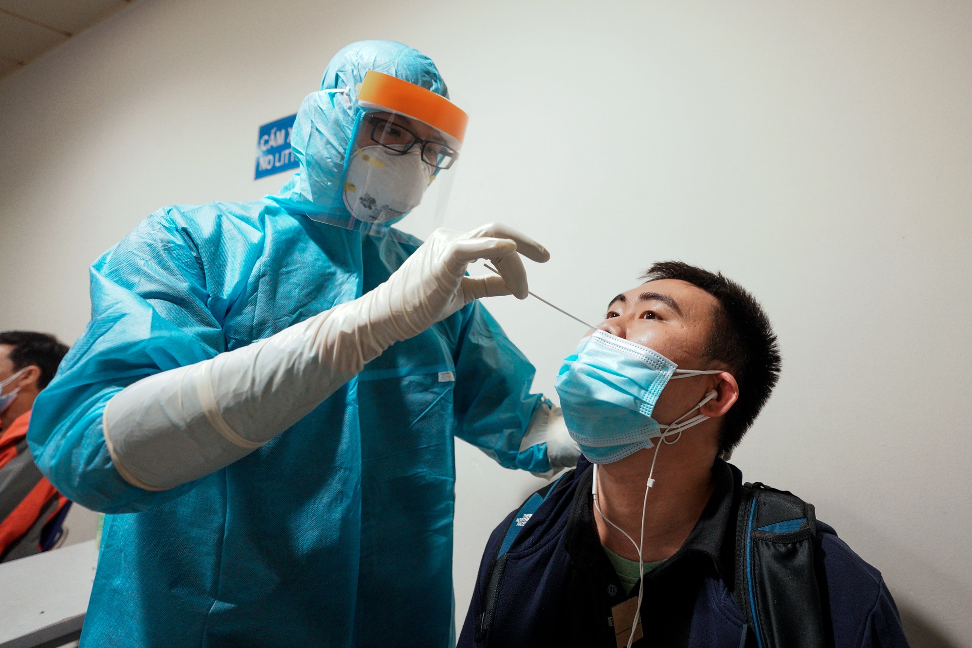 Bo Y te keu goi doanh nghiep tim nguon nhap khau vaccine Covid-19 hinh anh