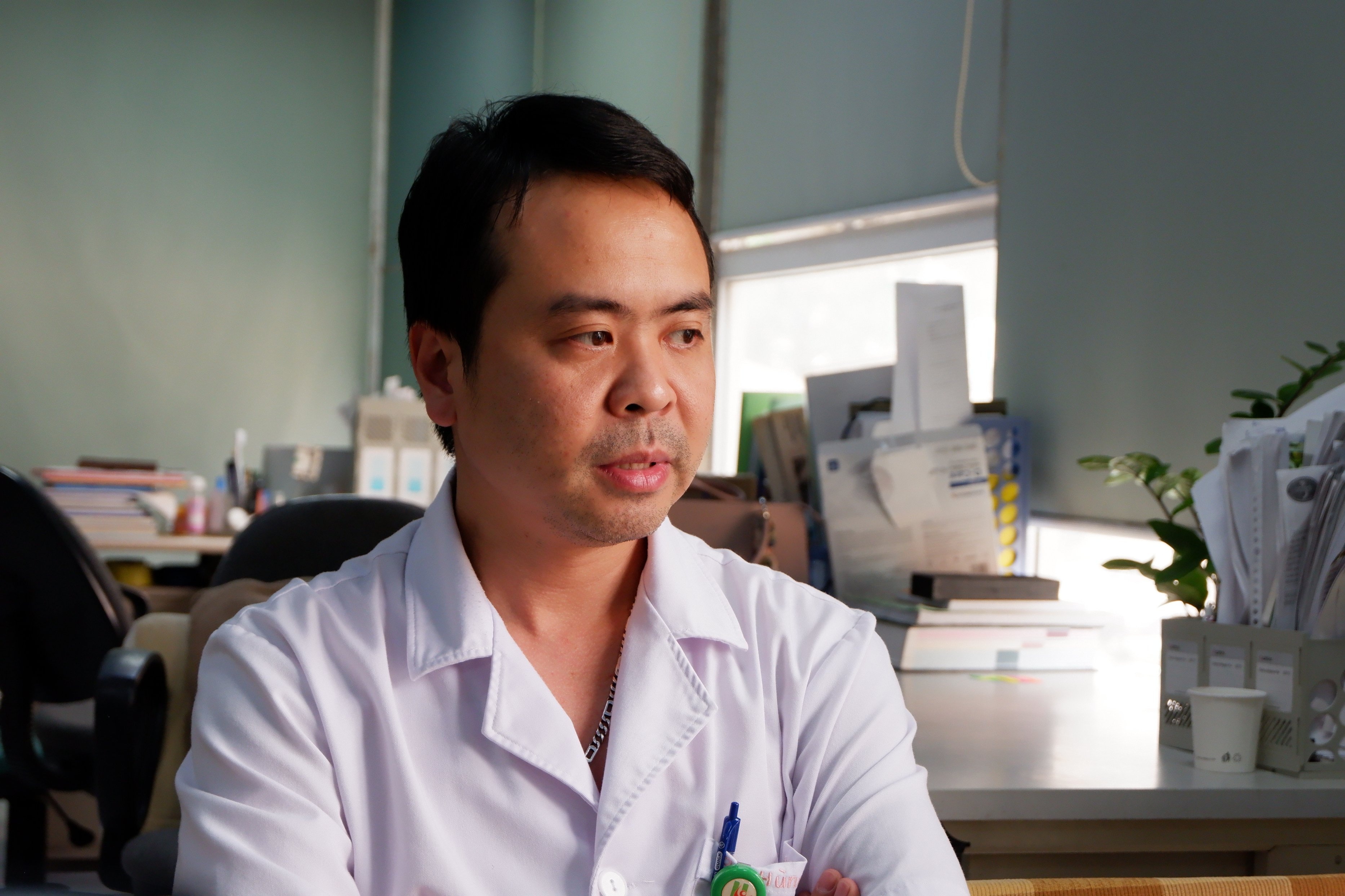 bac si chong dich covid-19 anh 2