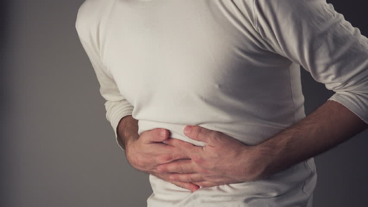 Cuu nguoi dan ong bi thung tang hinh anh