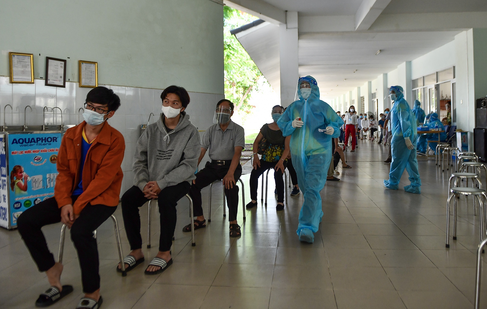 người dân tp.hcm tự lấy mẫu xét nghiệm covid-19 ảnh 1 nguoi dan tp.hcm tu lay mau xet nghiem covid-19 anh 1
