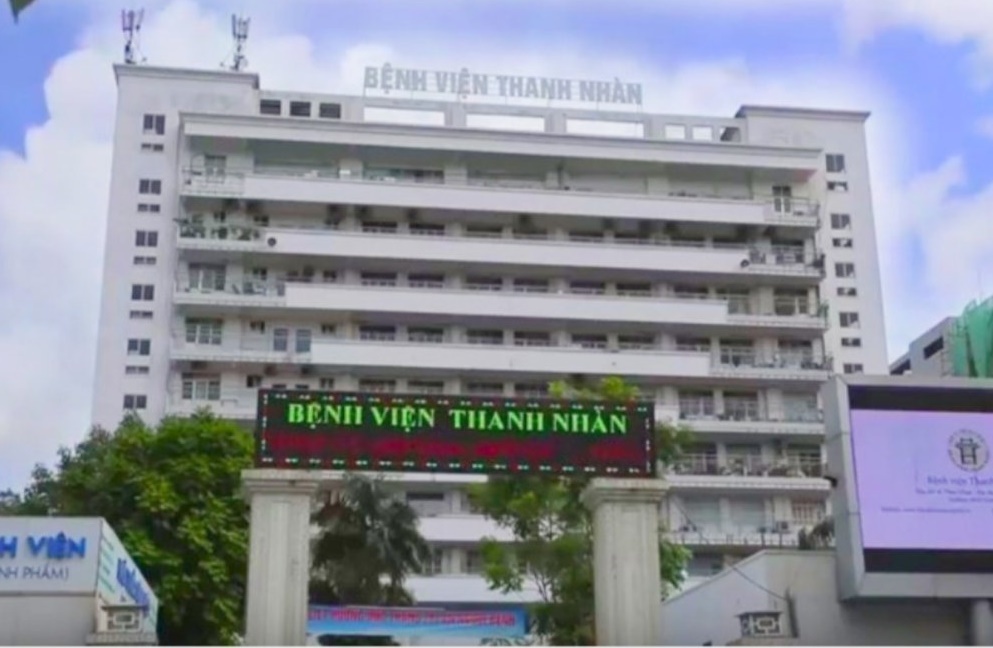 Hai nhan vien y te Benh vien Thanh Nhan duong tinh voi nCoV hinh anh