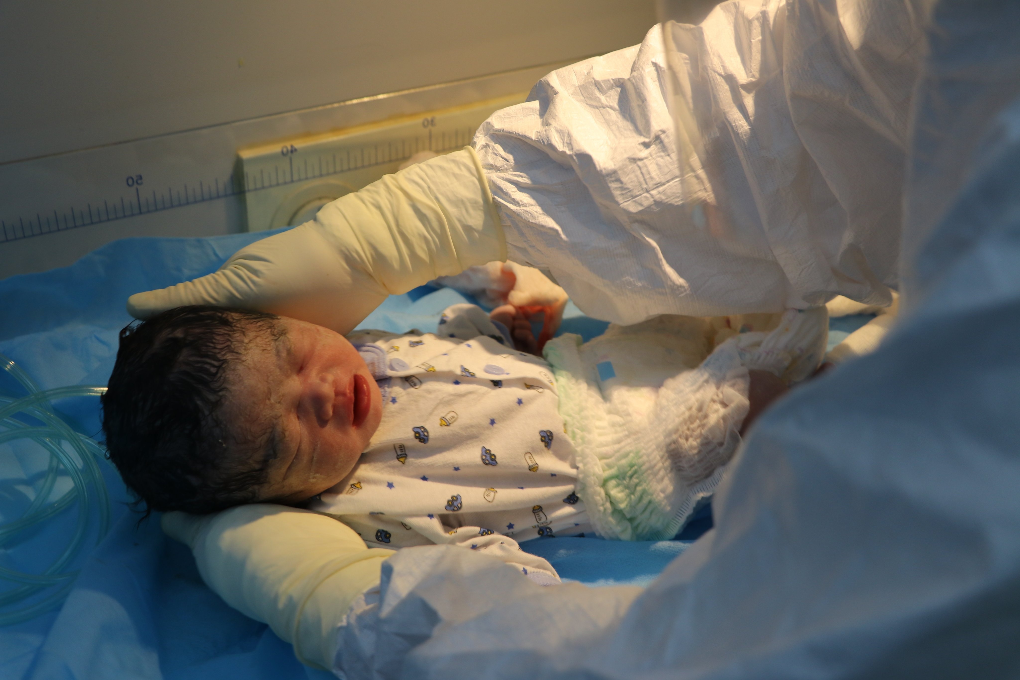 san phu sinh con trong dich covid-19 anh 1