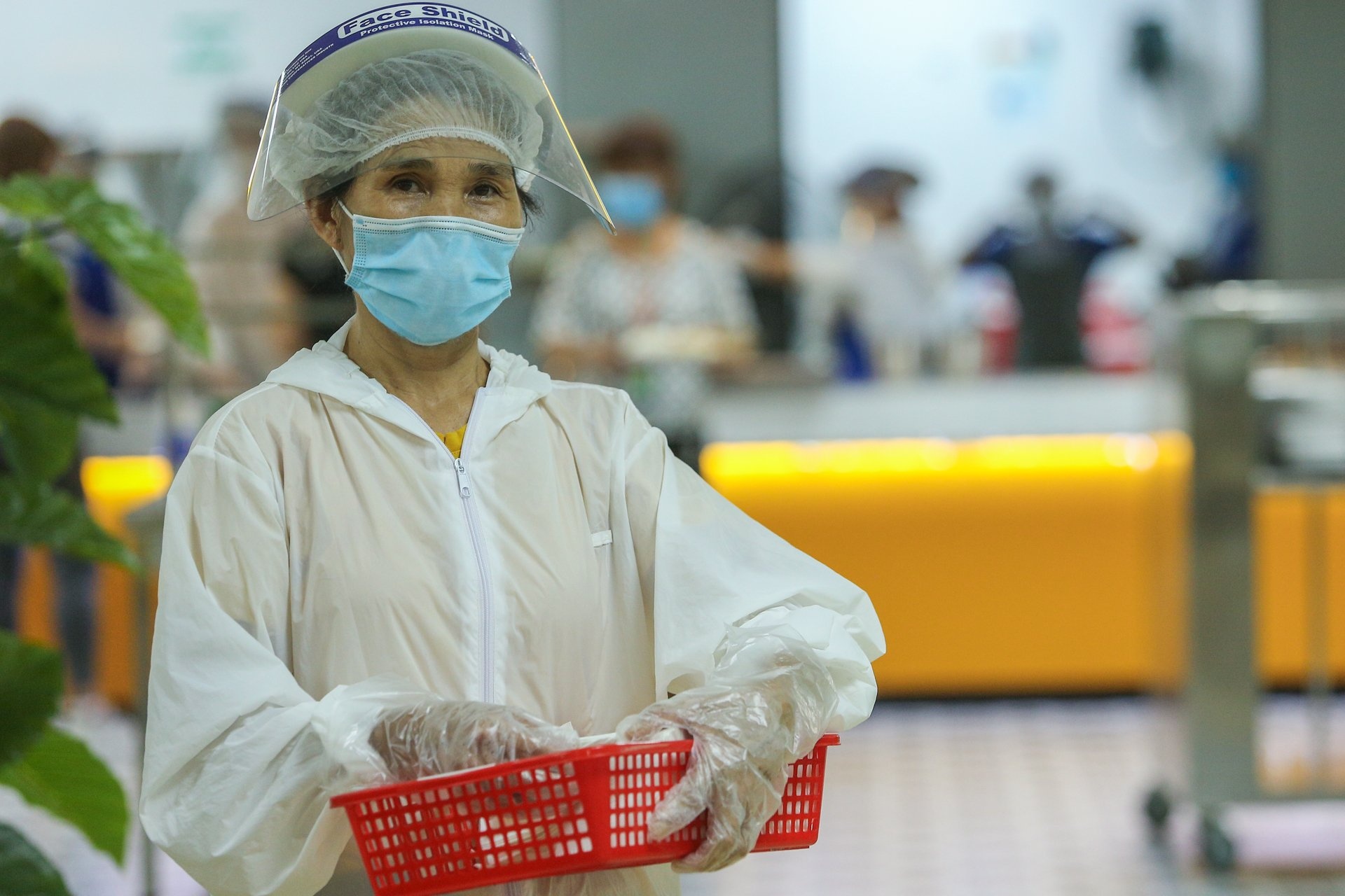 Viet Nam co them 56 nguoi mac Covid-19 sau 6 gio hinh anh