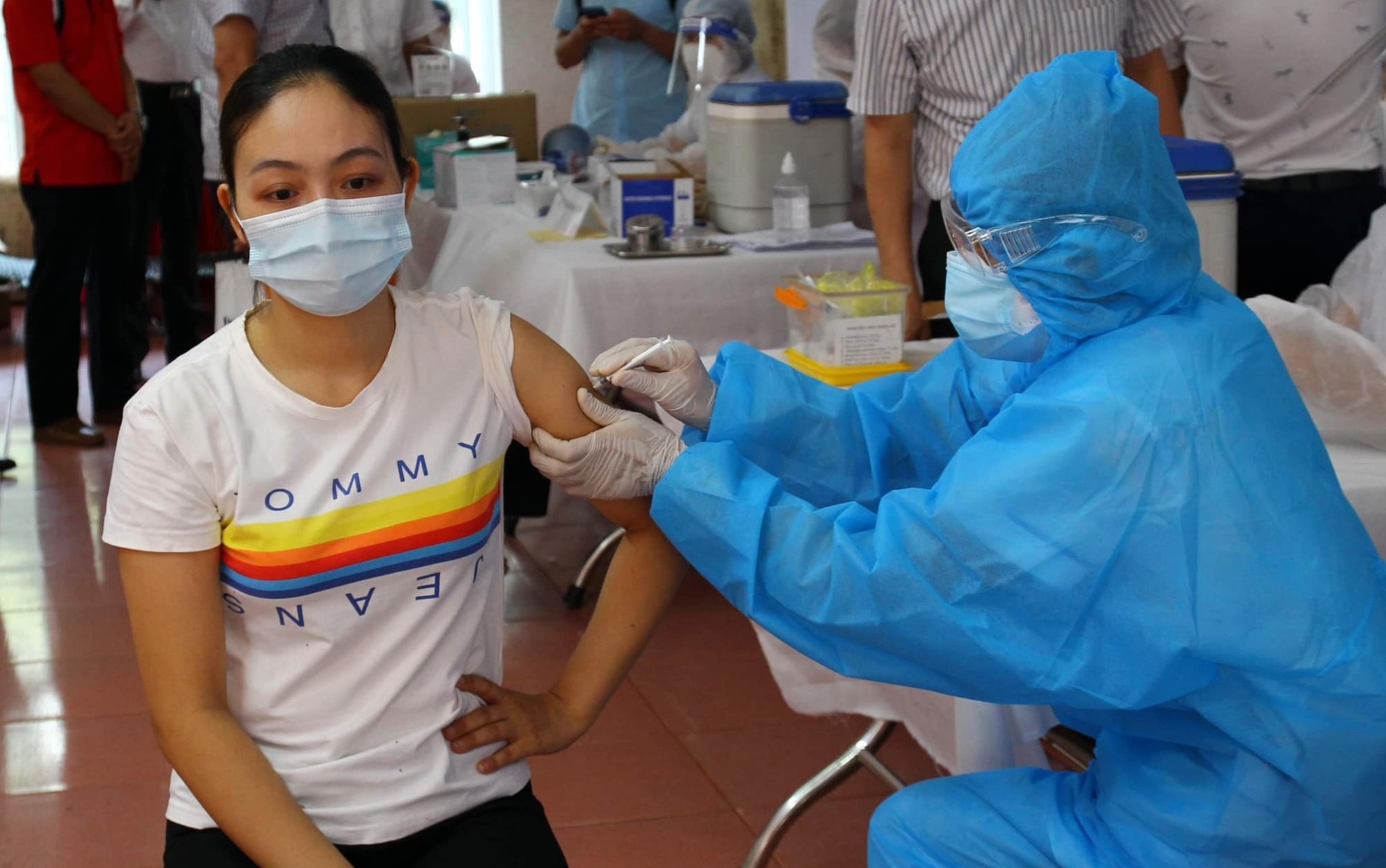 Bac Giang tiem het 150.000 lieu vaccine Covid-19 trong 5 ngay hinh anh