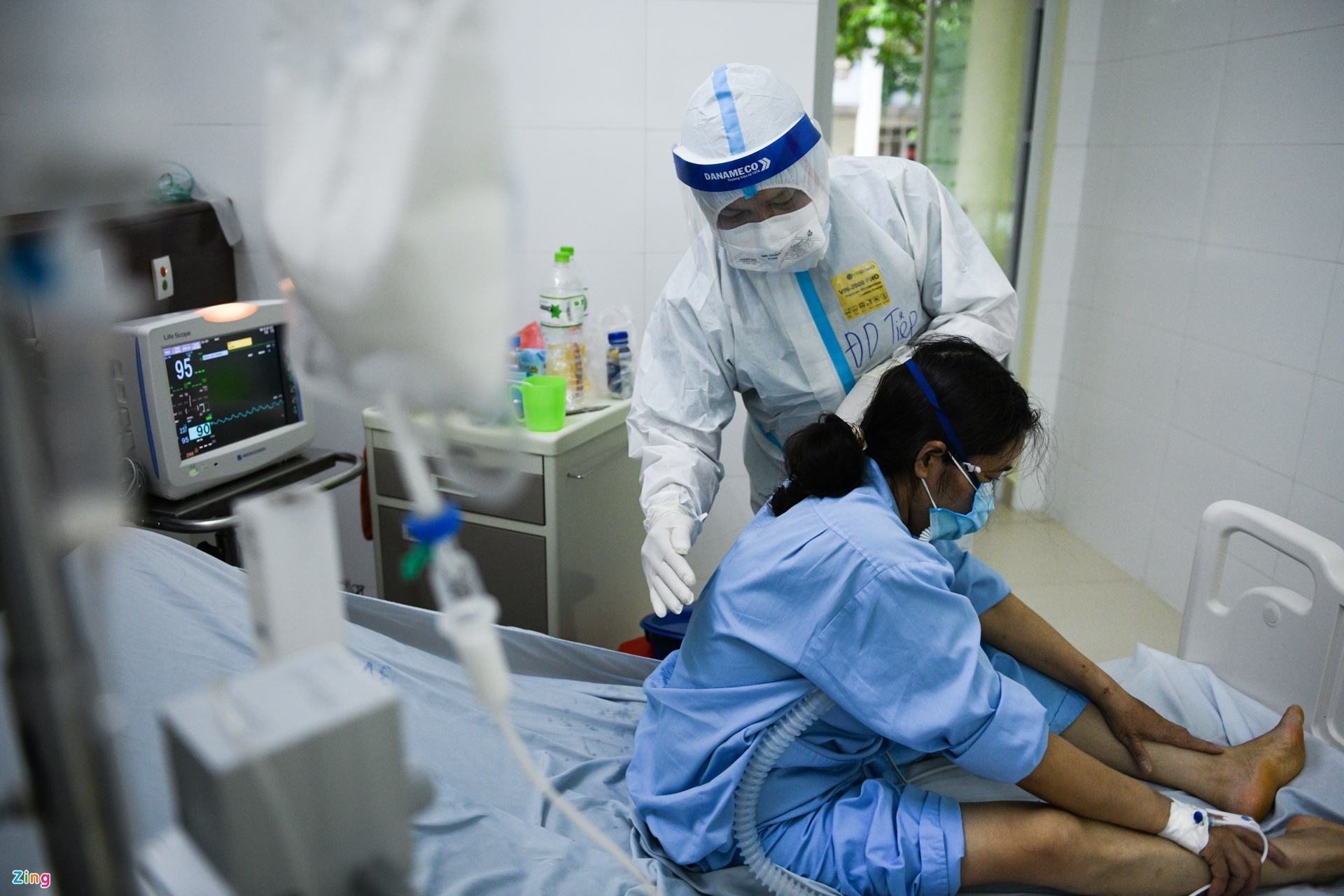 benh nhan covid-19 nguy kich anh 1