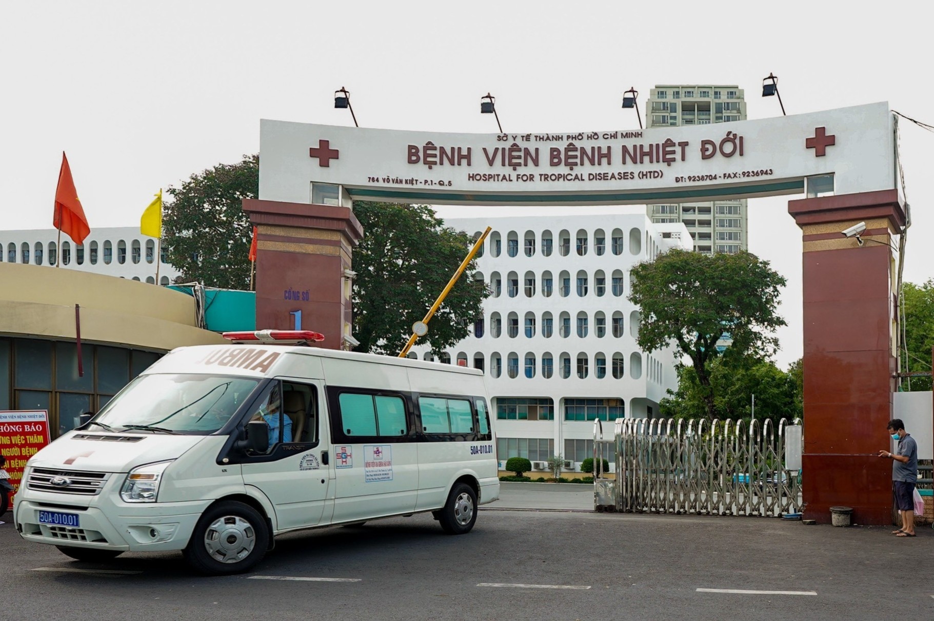 '22 nhan vien mac Covid-19 la tieng chuong canh bao tat ca co so y te' hinh anh