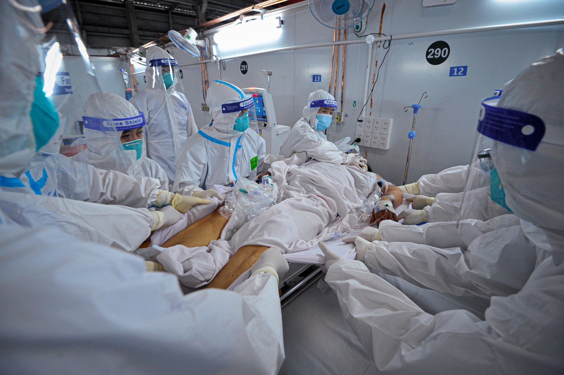 Giai phap giup he thong y te khong qua tai khi song chung voi nCoV hinh anh