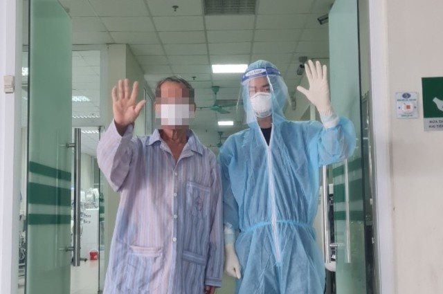 Ba benh nhan Covid-19 qua con nguy kich hinh anh