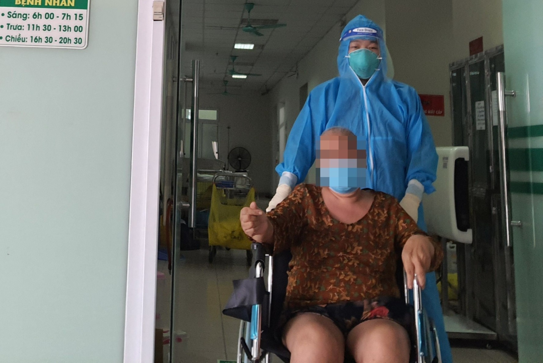 Nguoi phu nu khoi Covid-19 sau gan mot thang nguy kich hinh anh