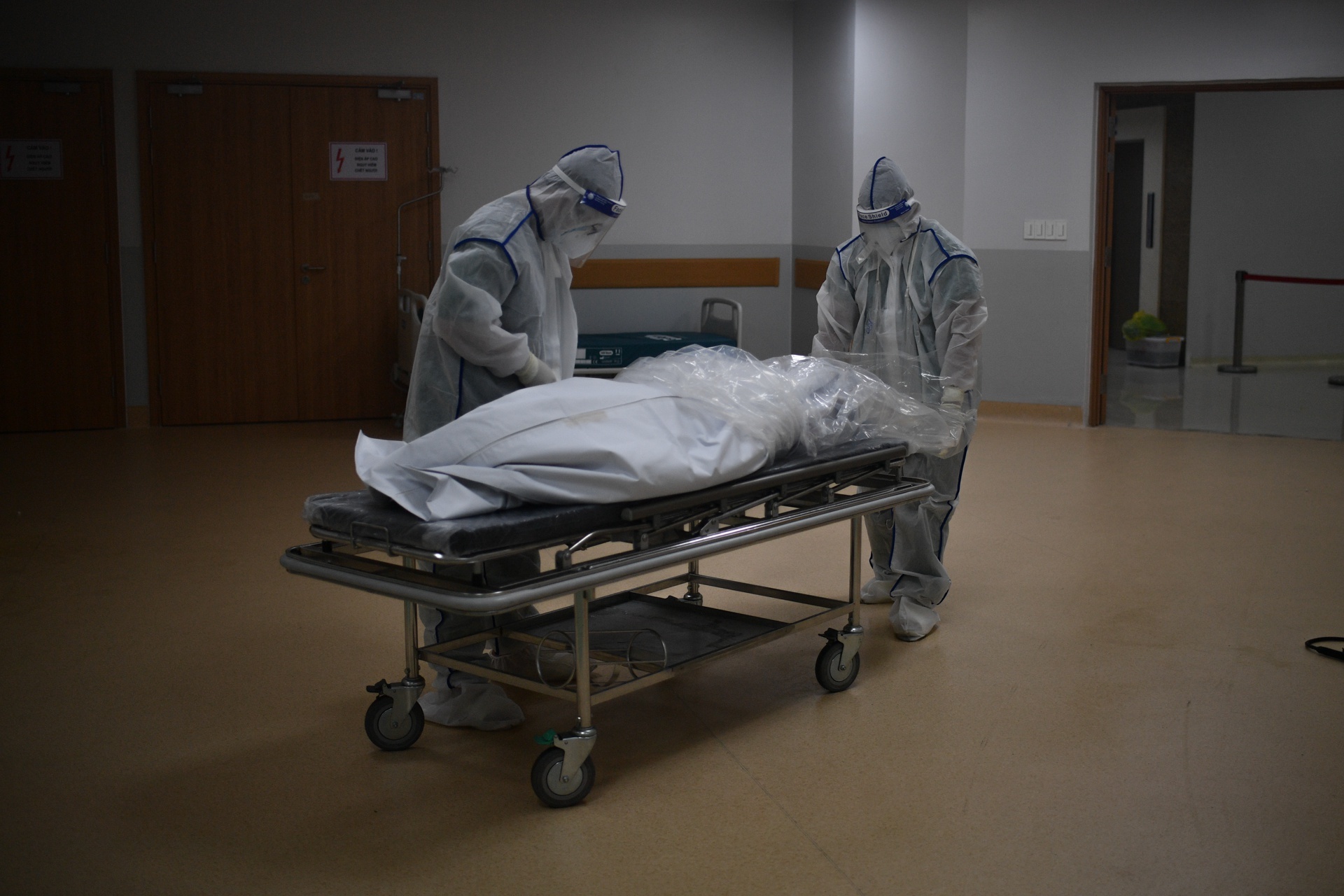 xu ly thi hai benh nhan covid-19 anh 1