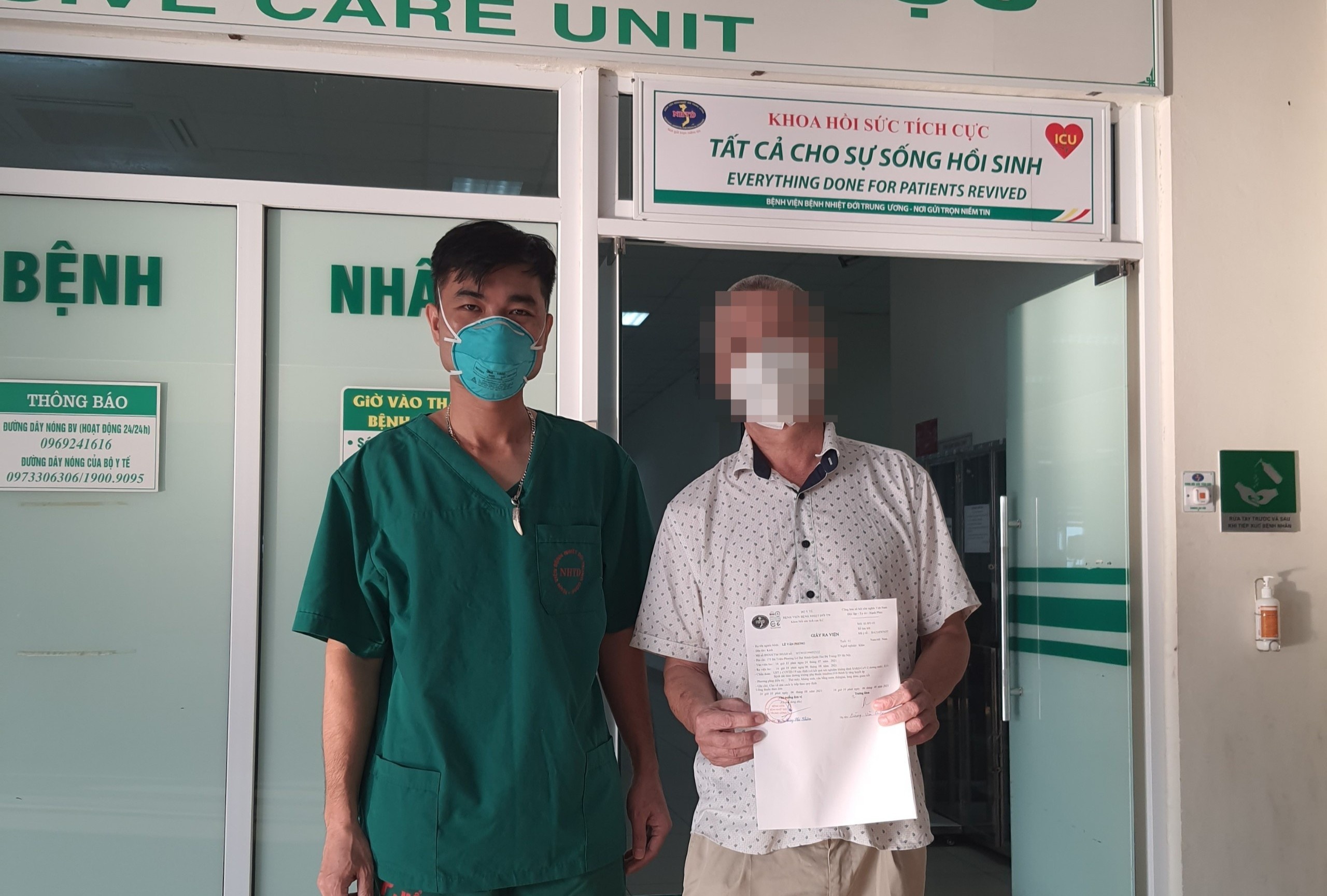 Nguoi dan ong mac Covid-19 kem nhieu benh ly nen xuat vien hinh anh