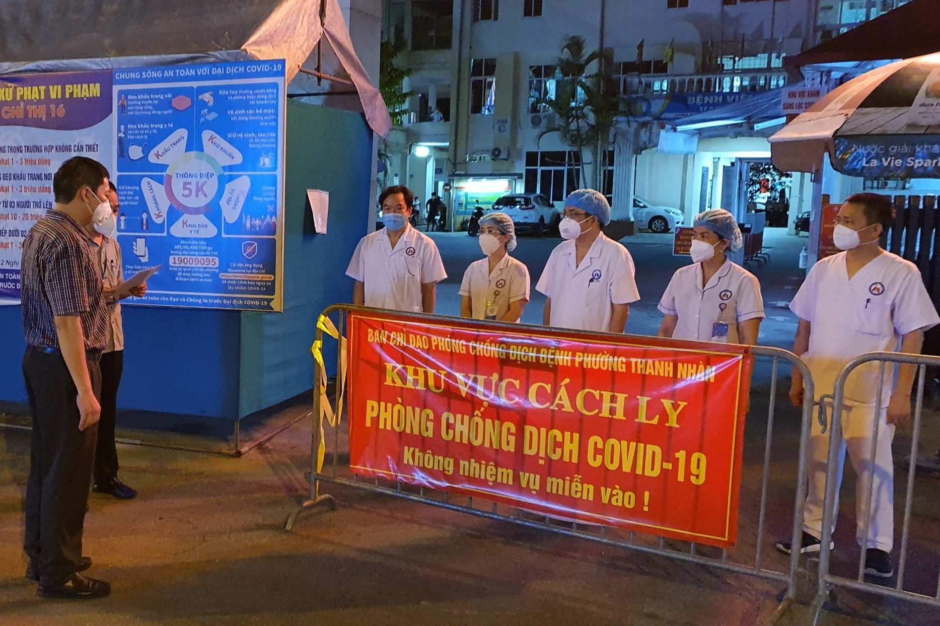 Benh vien Phoi Ha Noi do cach ly sau 21 ngay hinh anh