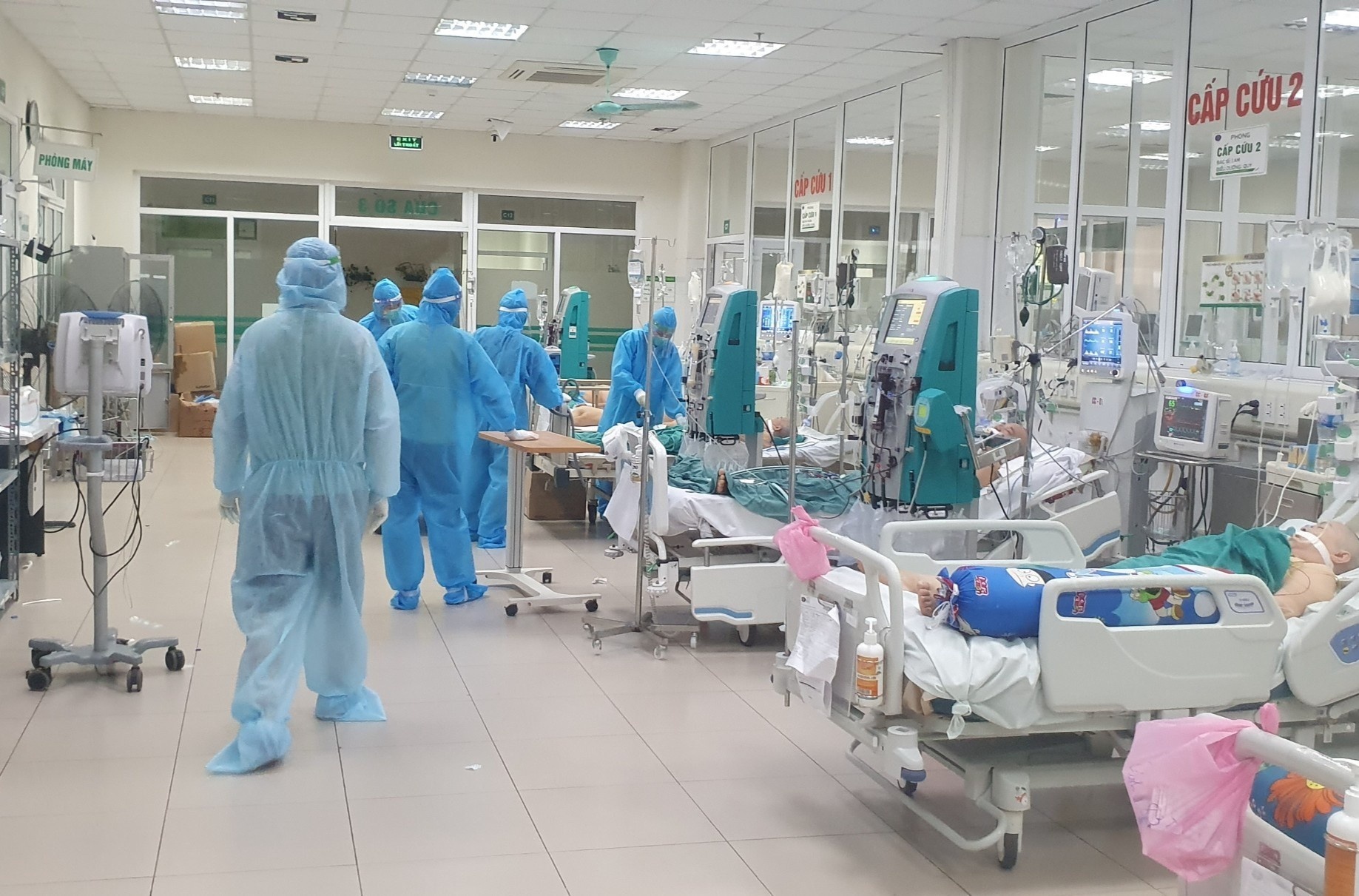 benh nhan covid-19 nhuong may tho anh 4