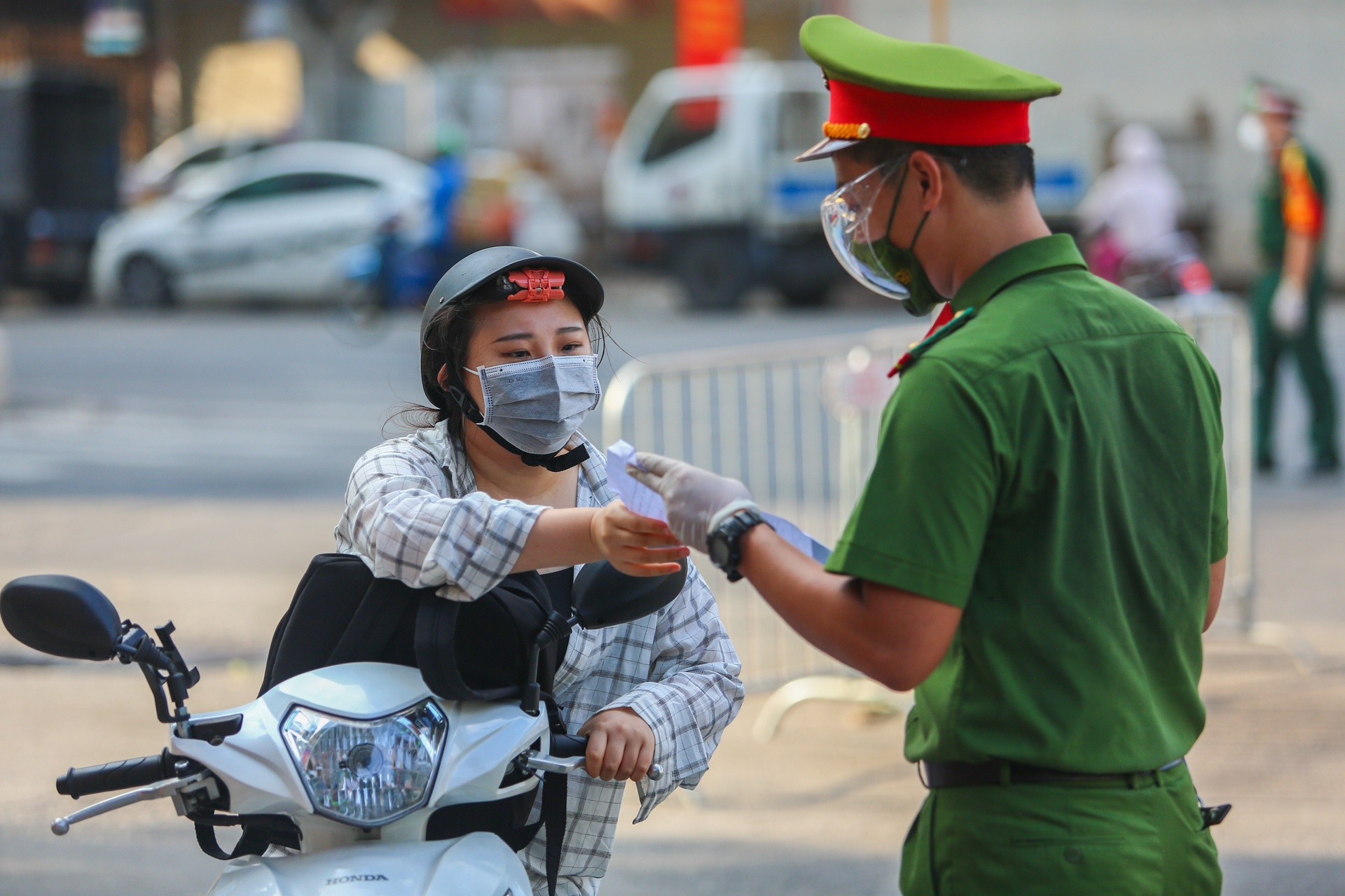 Ha Noi co tong cong 35 nguoi duong tinh voi nCoV trong ngay 11/9 hinh anh