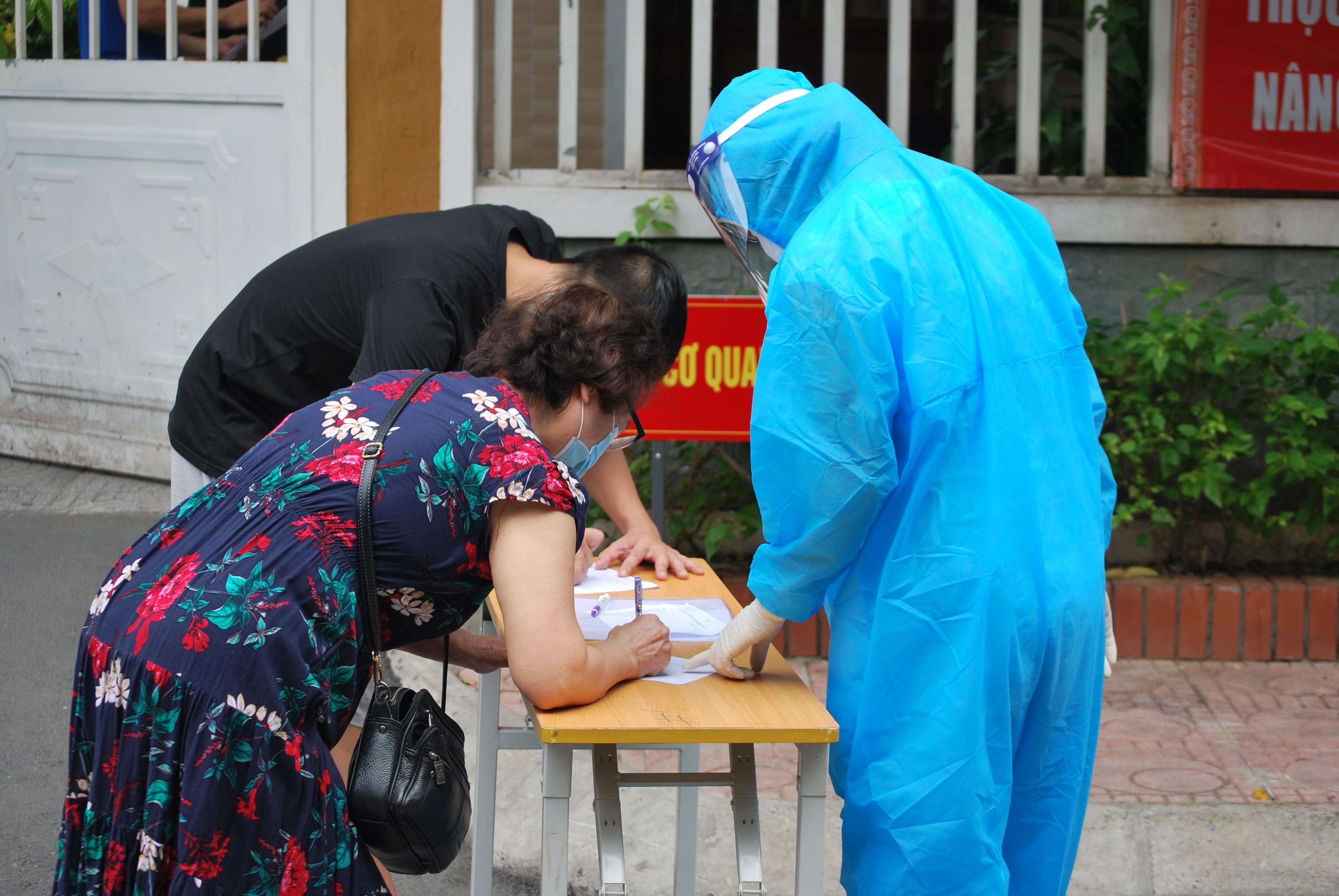 Ha Noi co them 50 ca nhiem nCoV trong ngay 4/9 hinh anh