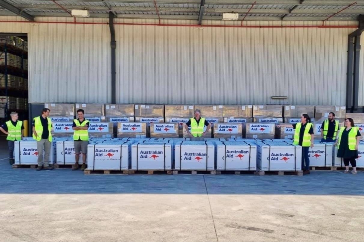 Lo vaccine AstraZeneca dau tien tu Australia ve den Viet Nam hinh anh