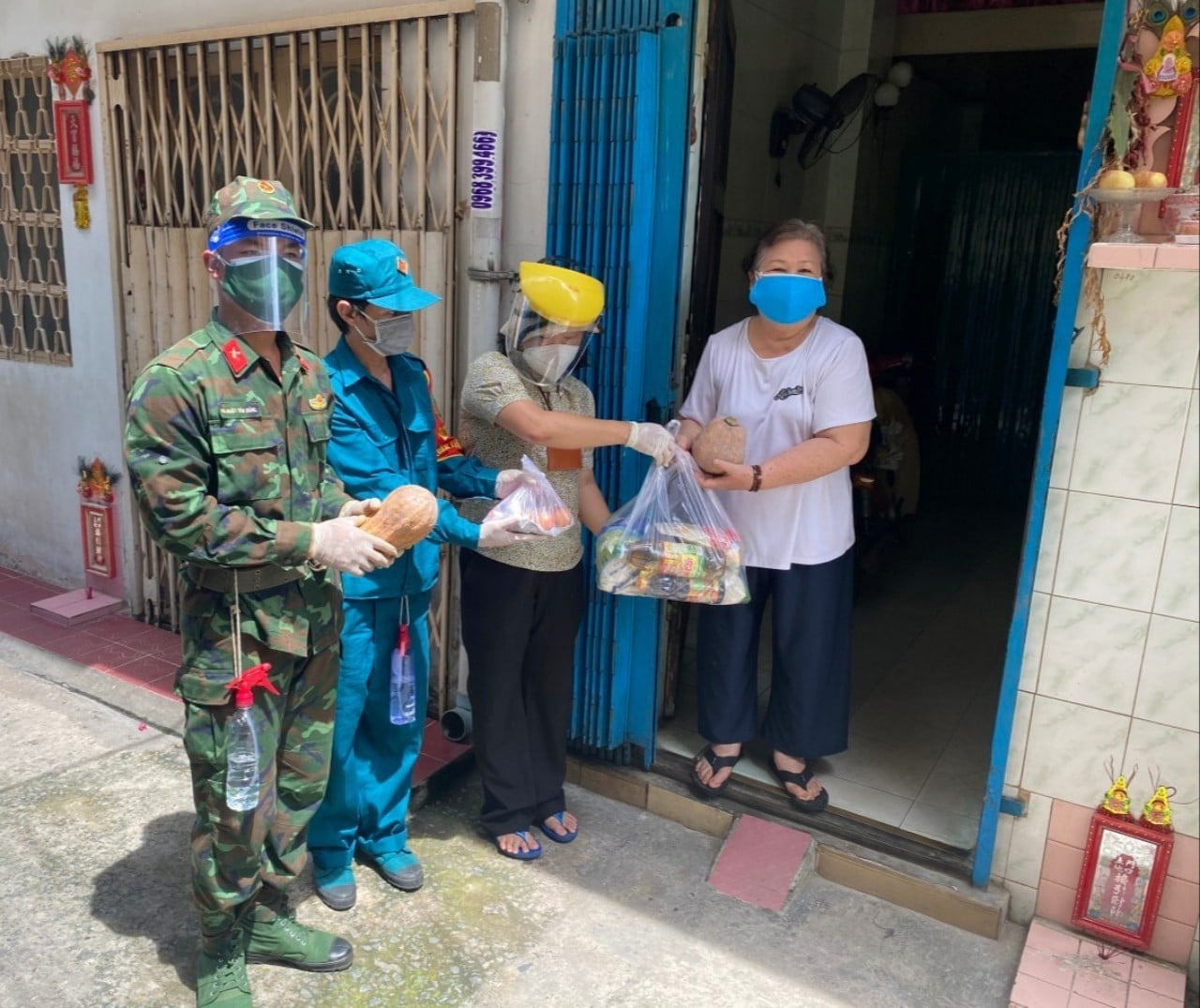 tp.hcm day manh 5T chong dich covid-19 anh 1