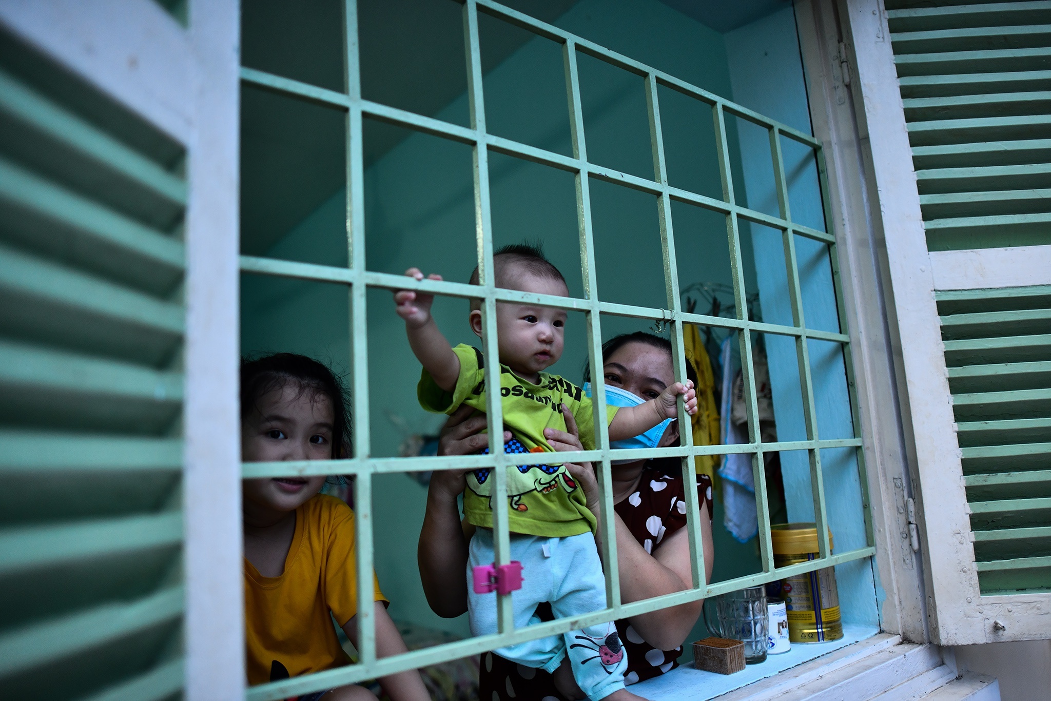 Thoi quen cua nguoi lon khien tre doi mat nguy co nhiem nCoV hinh anh