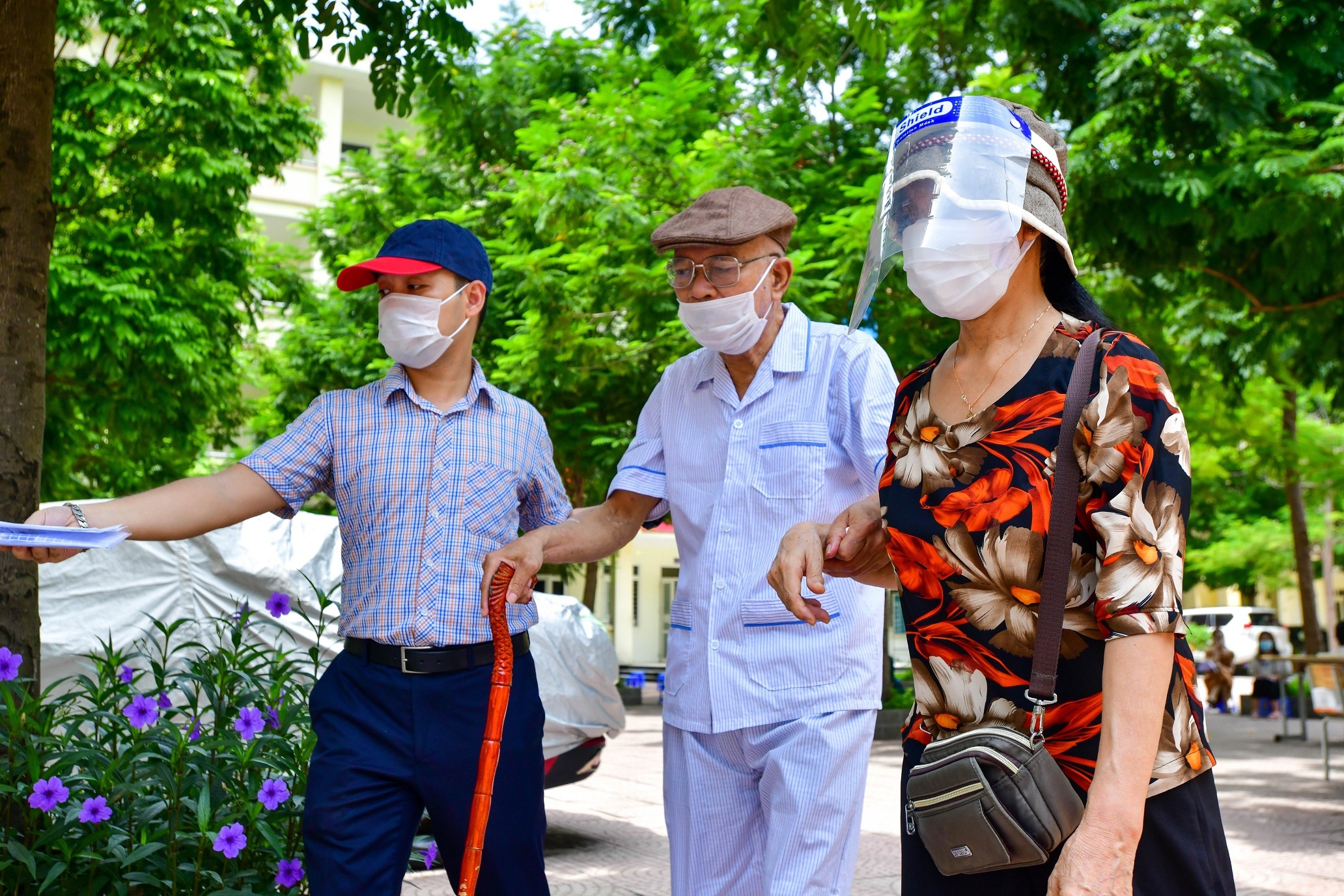 Gan 250.000 mui vaccine Covid-19 duoc tiem tai Ha Noi sau 24 gio hinh anh