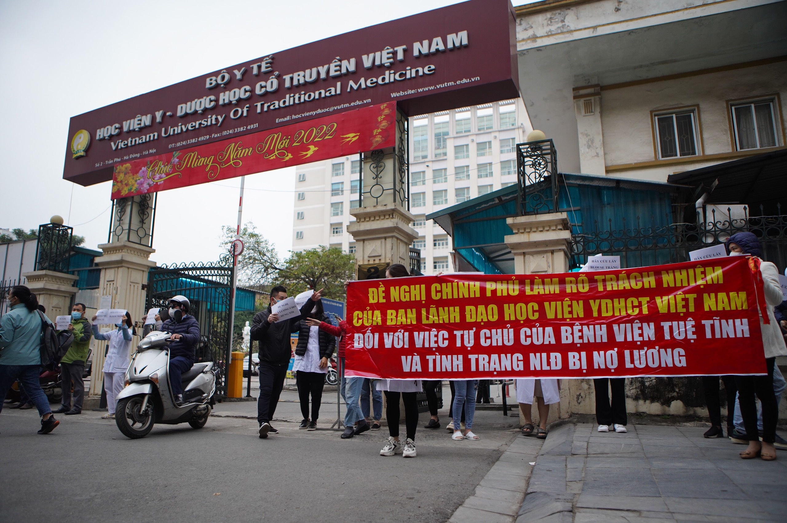 biểu tình tại học viện y dược cổ truyền ảnh 1 bieu tinh tai hoc vien y duoc co truyen anh 1